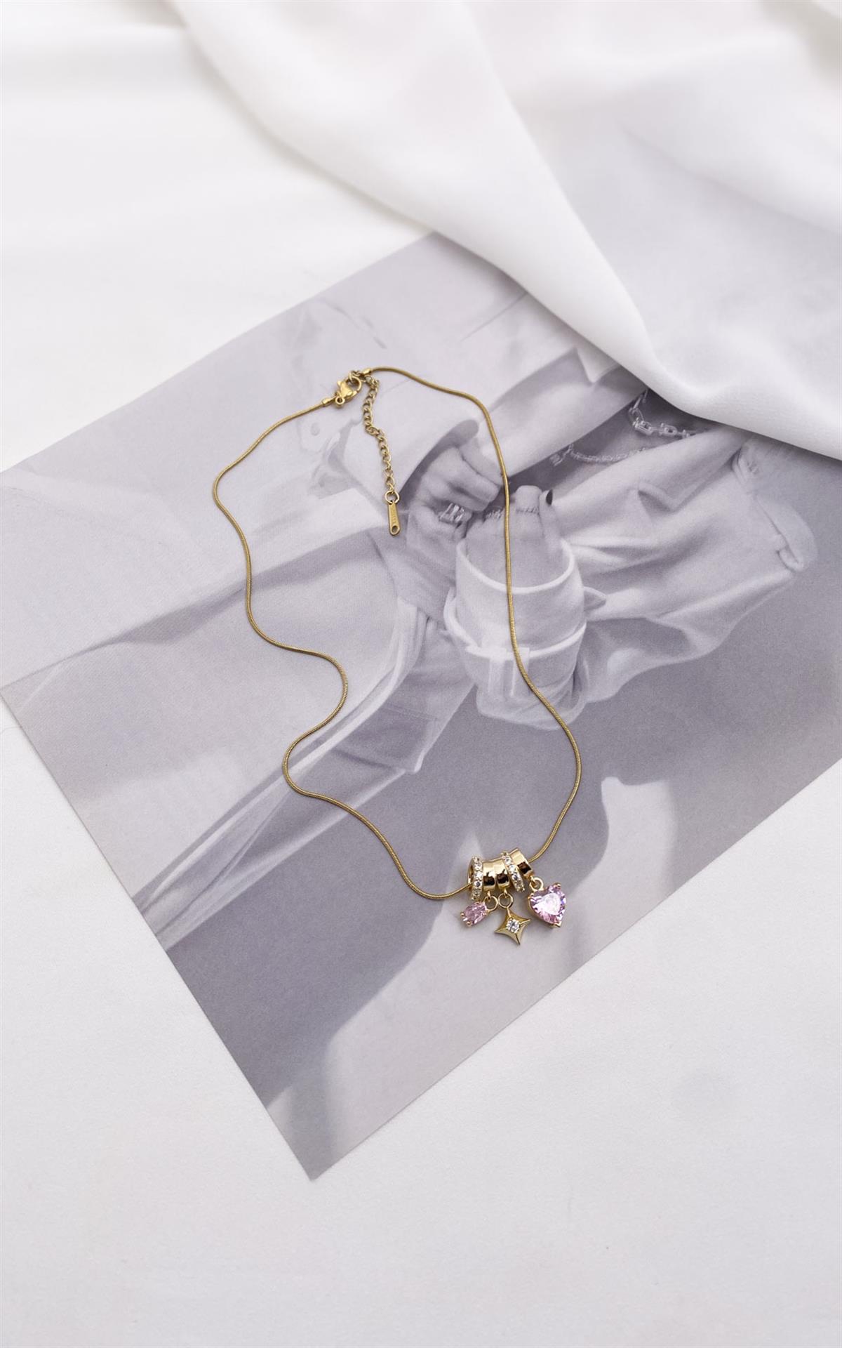 Kalp Figürlü Yıldız Detaylı Gold Pembe Çelik Kolye