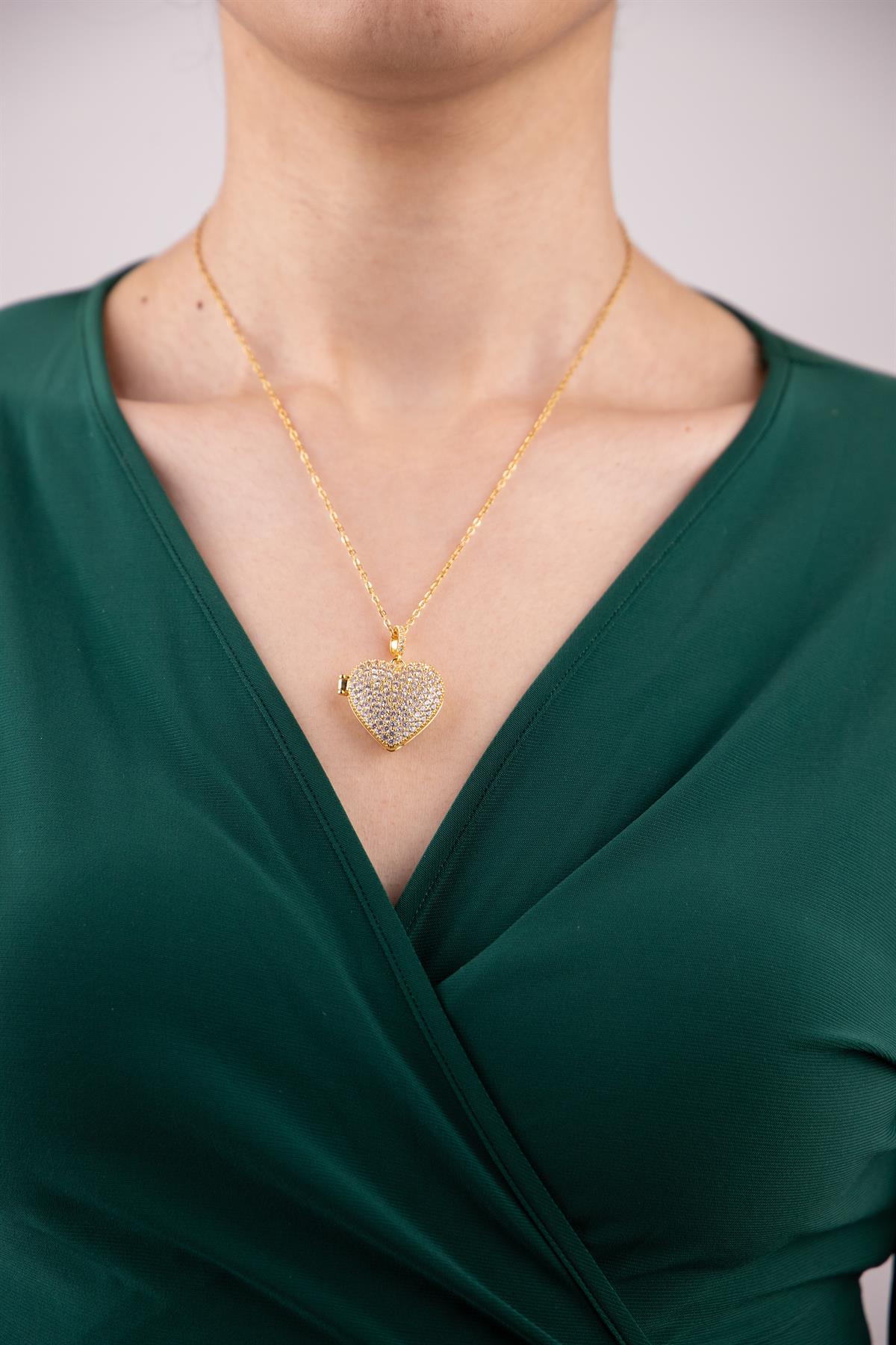 Kalp Figürlü Zirkon Taşlı Gold Kapaklı Çelik Kolye