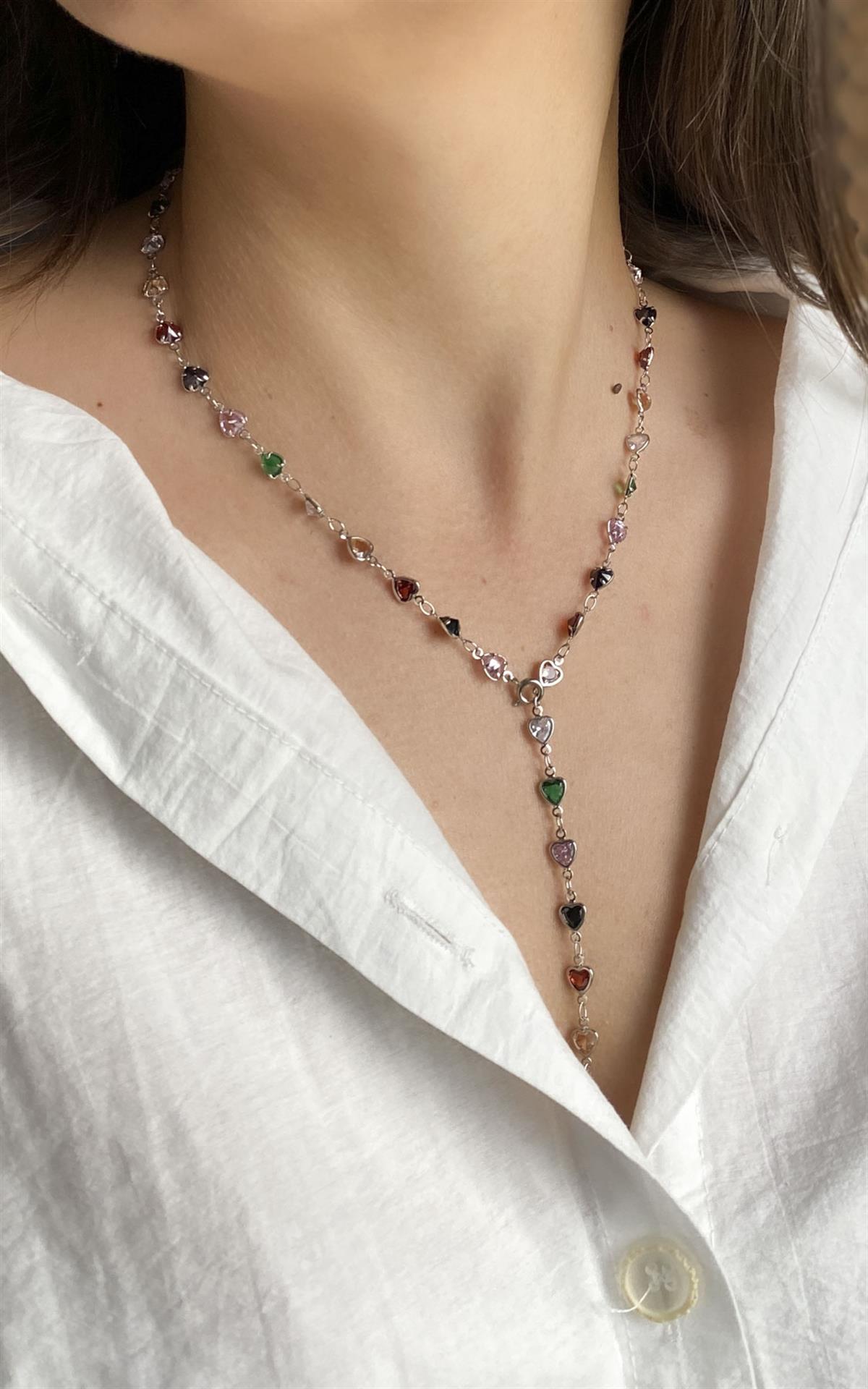 Kalp Sıralı Gümüş Renkli Çelik Y Kolye