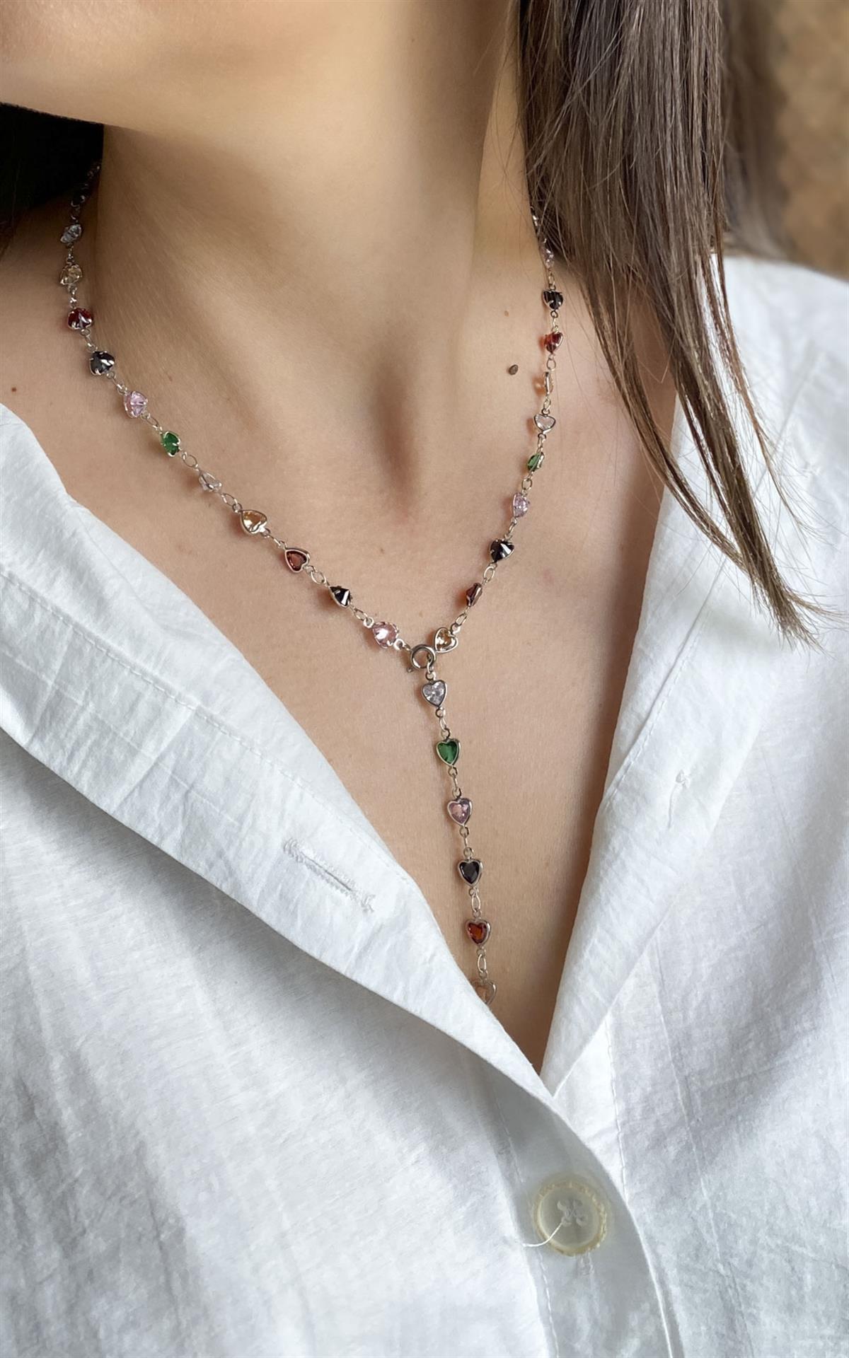 Kalp Sıralı Gümüş Renkli Çelik Y Kolye