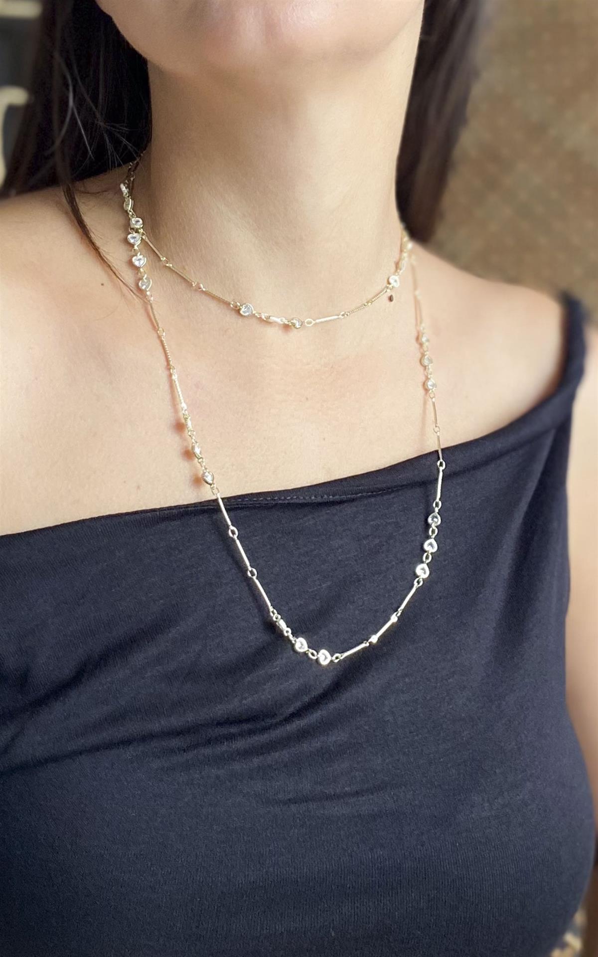 Kalp Sıralı Taşlı Çubuk Detaylı Gold Kolye