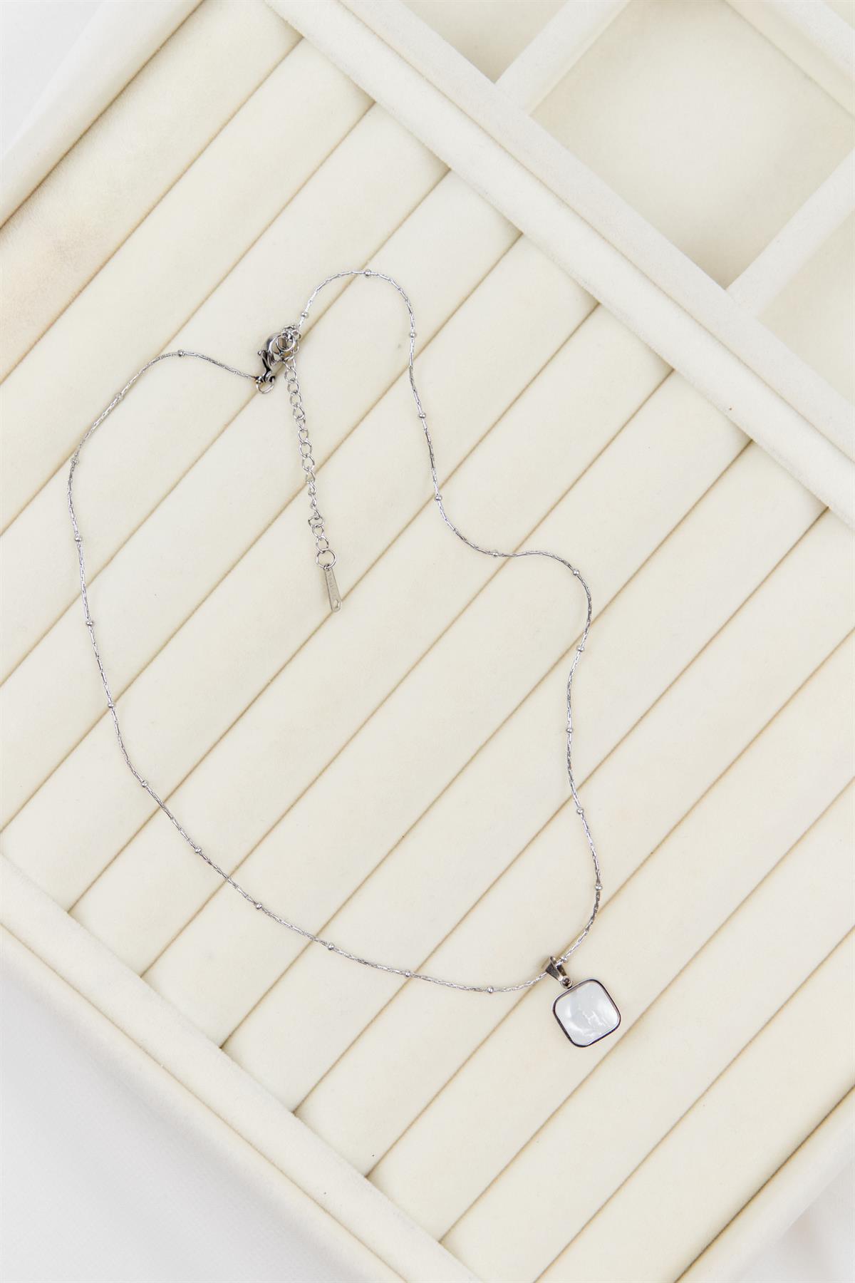 Kare Plaka Üzeri Opal Taşlı Gümüş Çelik Kolye