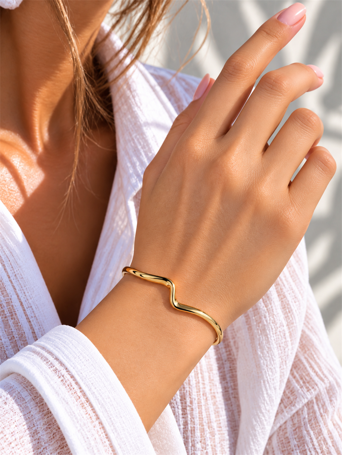 Kıvrımlı Model Gold Kelepçe Bileklik