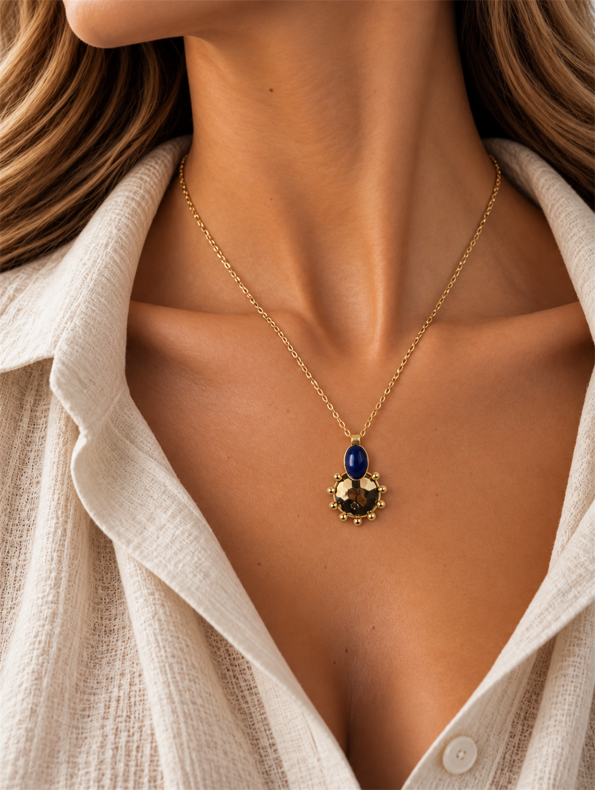 Lacivert Taş Detaylı Güneş Desenli Gold Tasarım Kolye