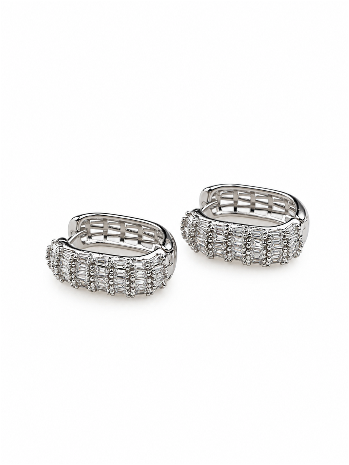 Oval Formlu Baget Taşlı Silver Halka Küpe