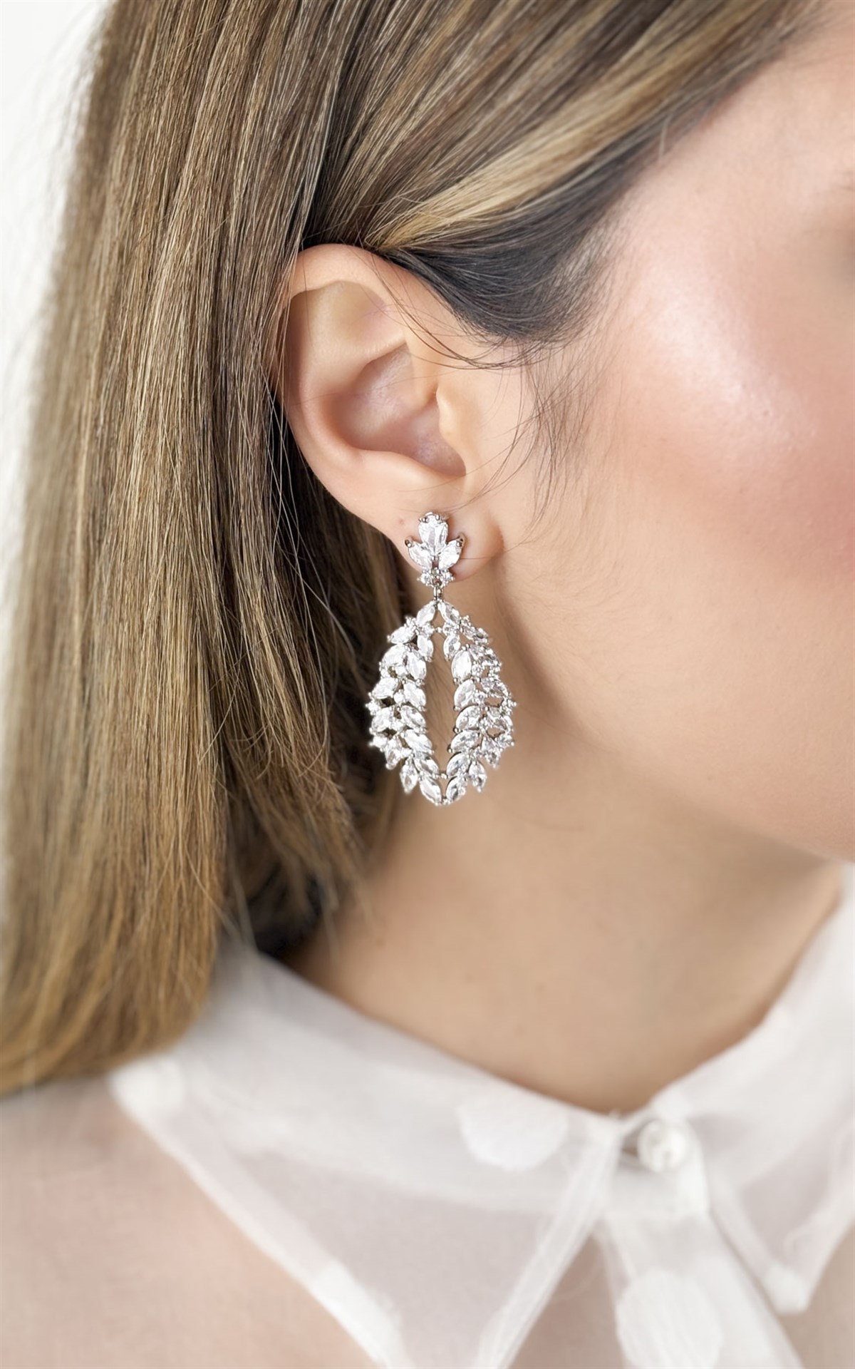 Oval Taş Sıralı Figürlü Küpe