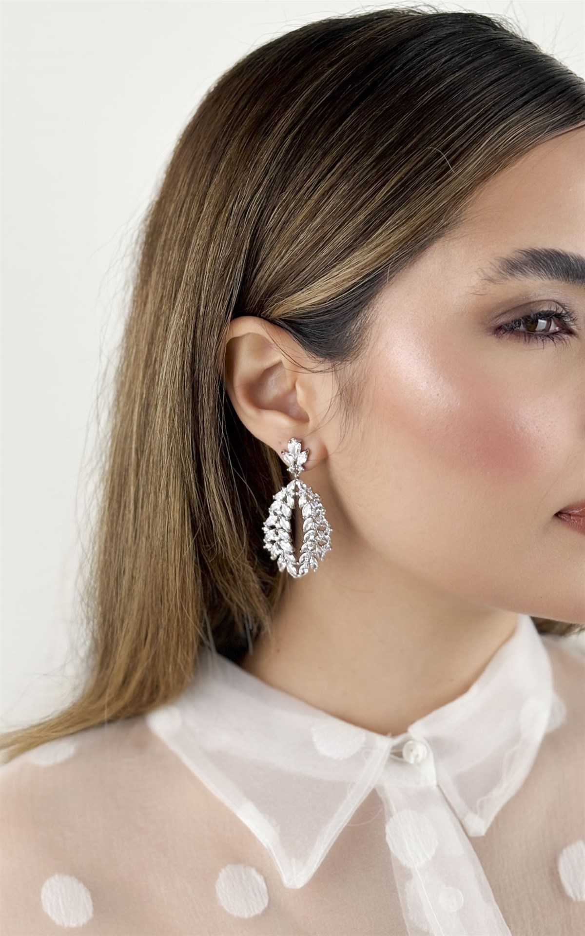 Oval Taş Sıralı Figürlü Küpe