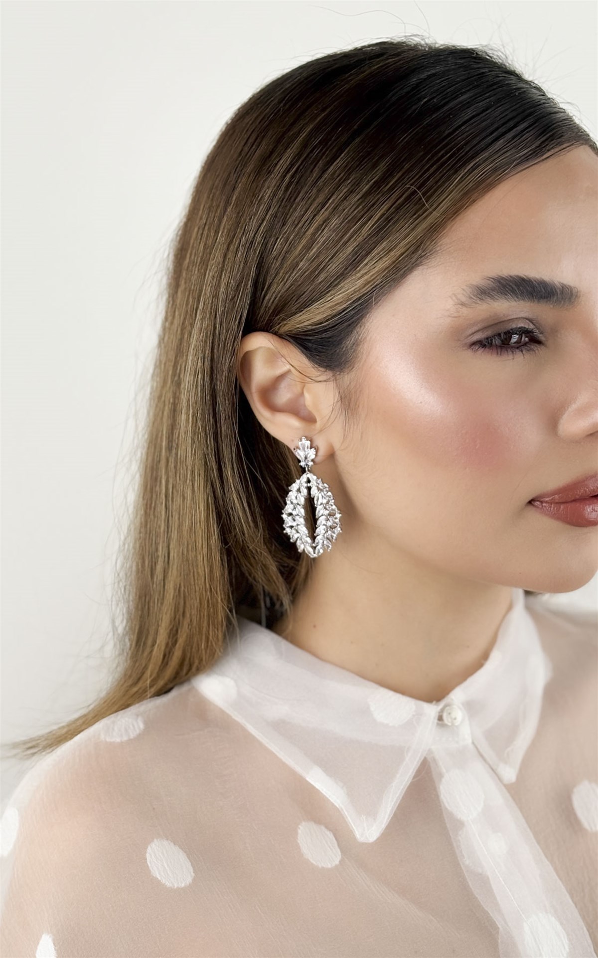 Oval Taş Sıralı Figürlü Küpe