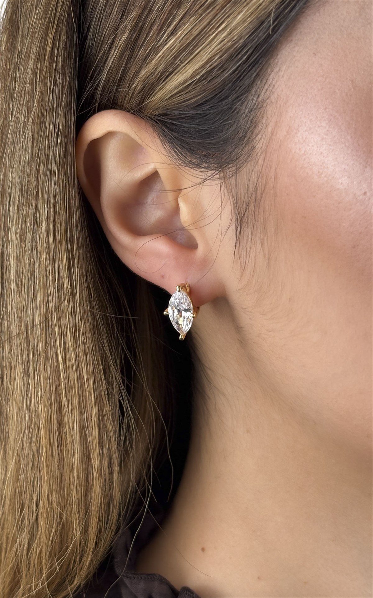 Oval Taşlı Halka Küpe