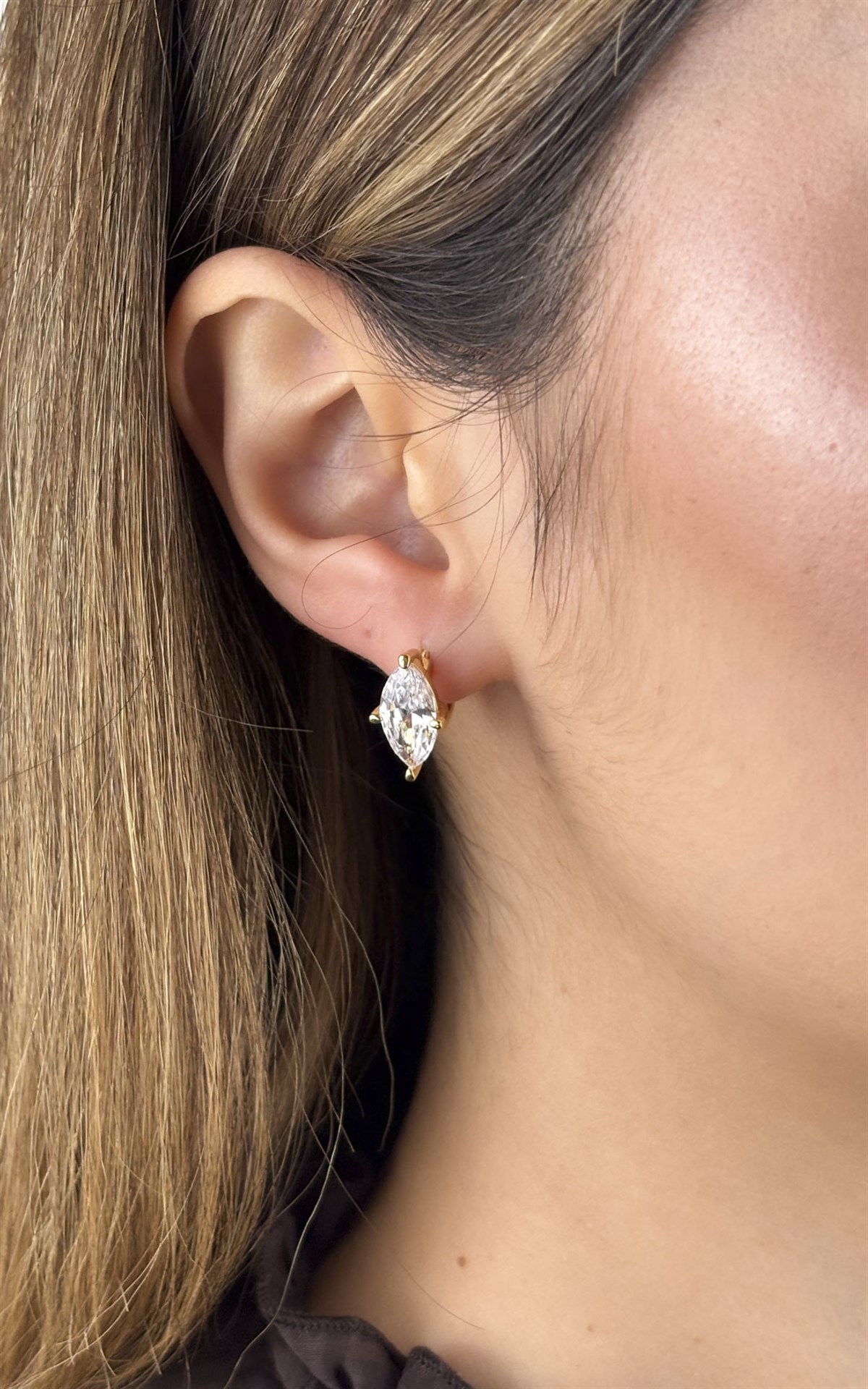 Oval Taşlı Halka Küpe