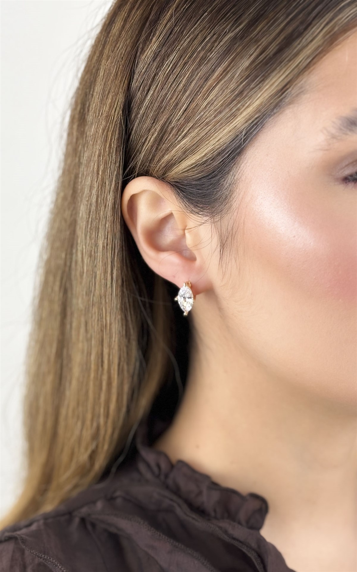 Oval Taşlı Halka Küpe