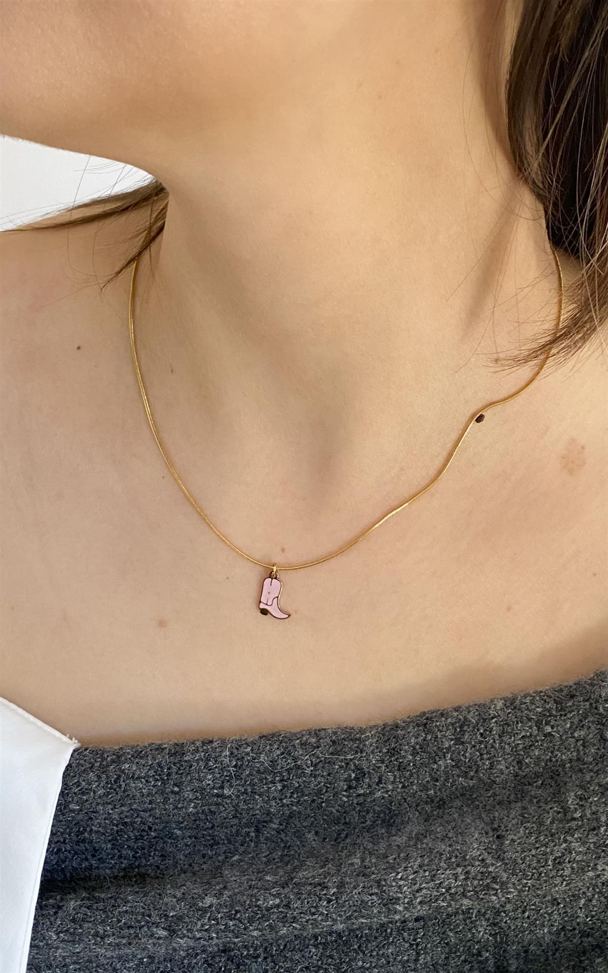 Pembe Çizme Figürlü Gold Çelik Kolye