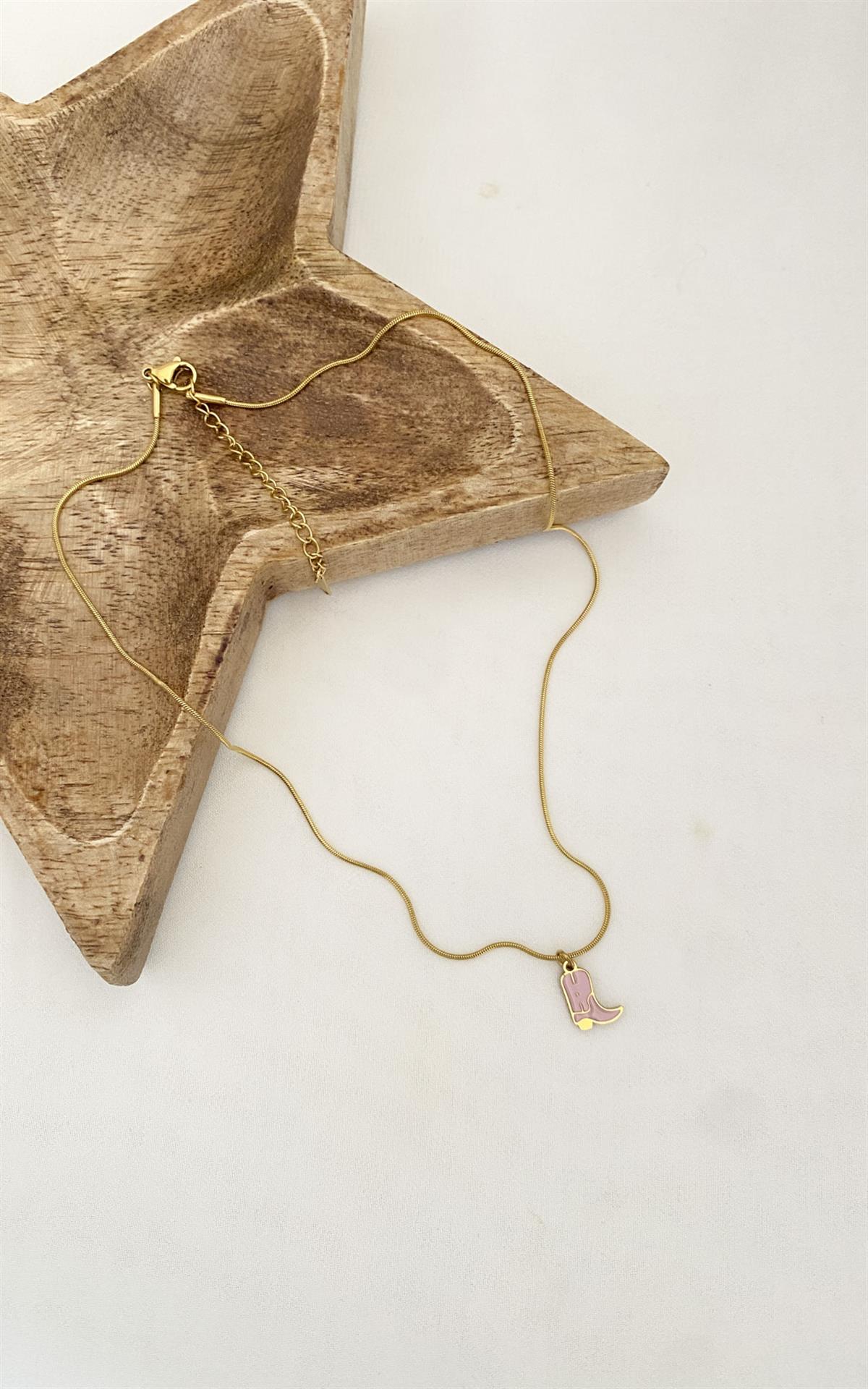Pembe Çizme Figürlü Gold Çelik Kolye