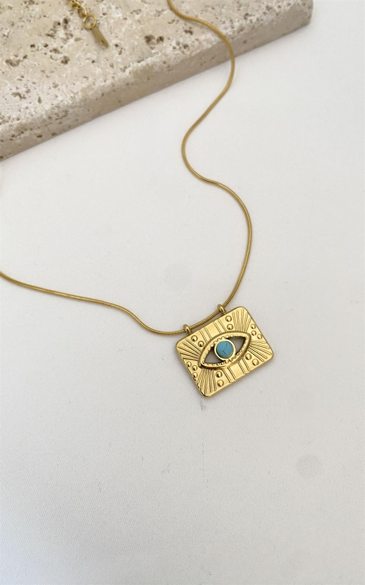 Plaka Üzeri Göz Desenli Gold Çelik Kolye