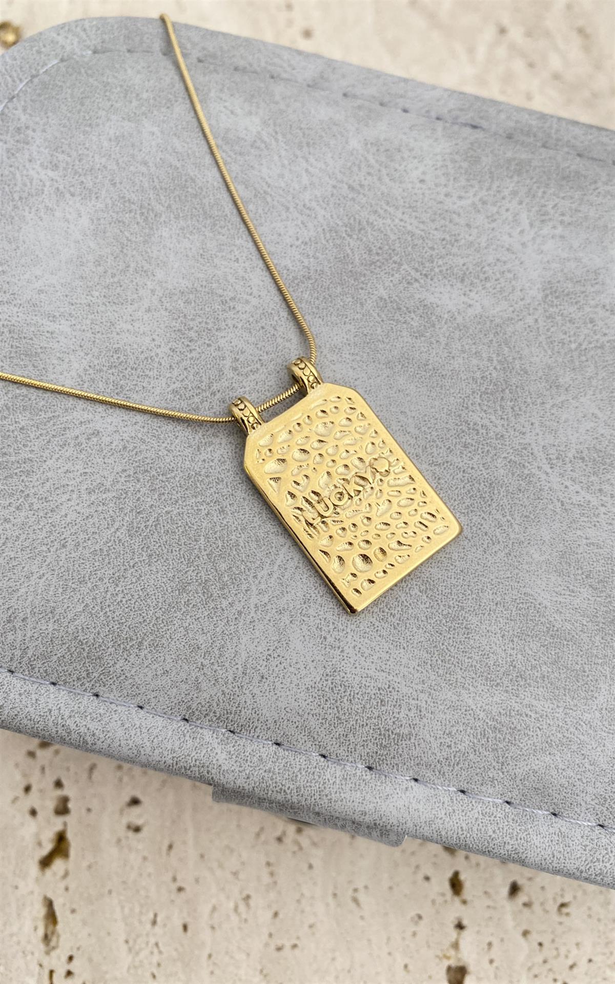 Plaka Üzeri Göz Figürlü Gold Çelik Kolye