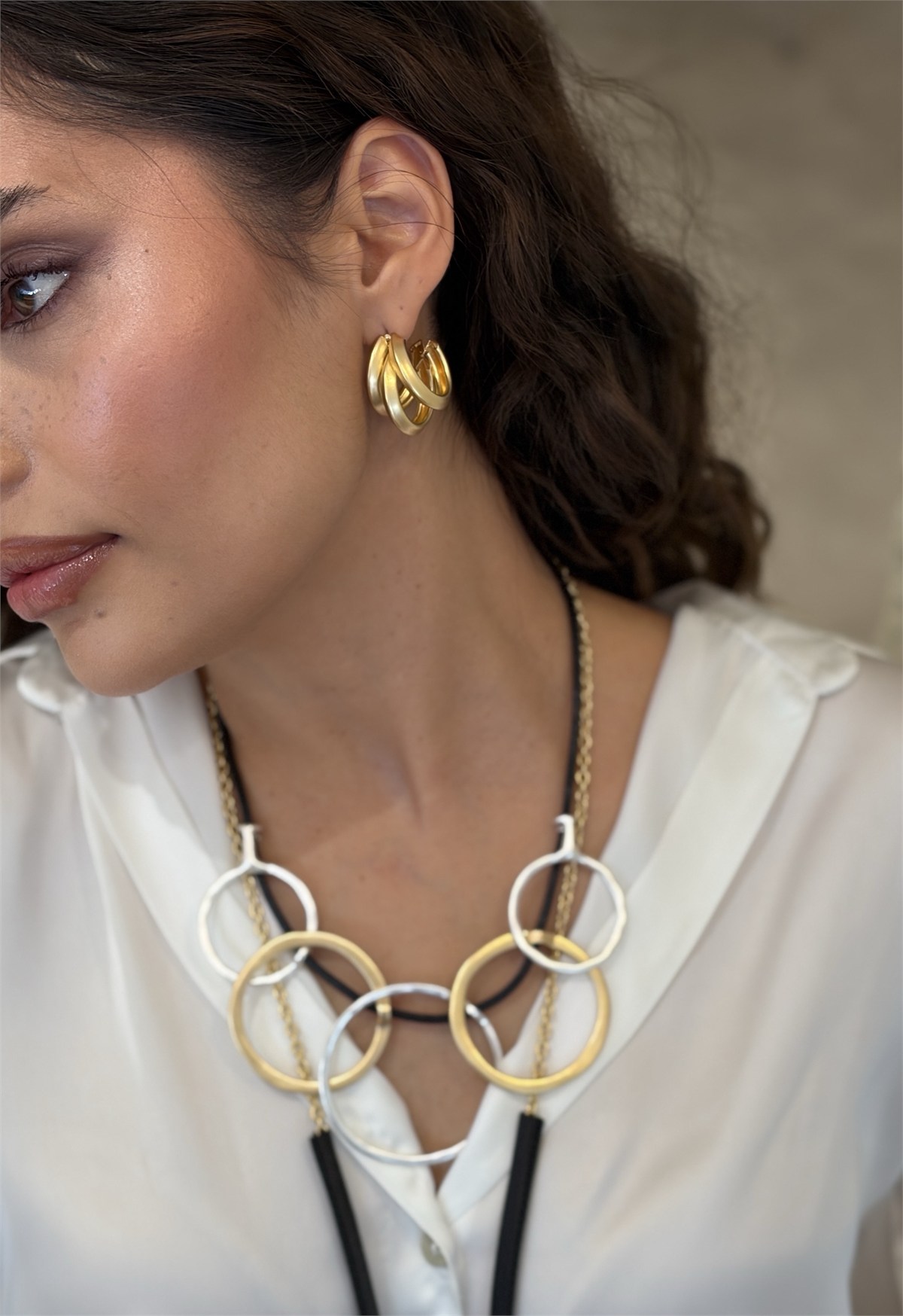 Şerit Sıralı Mat Yarım Halka Gold Küpe