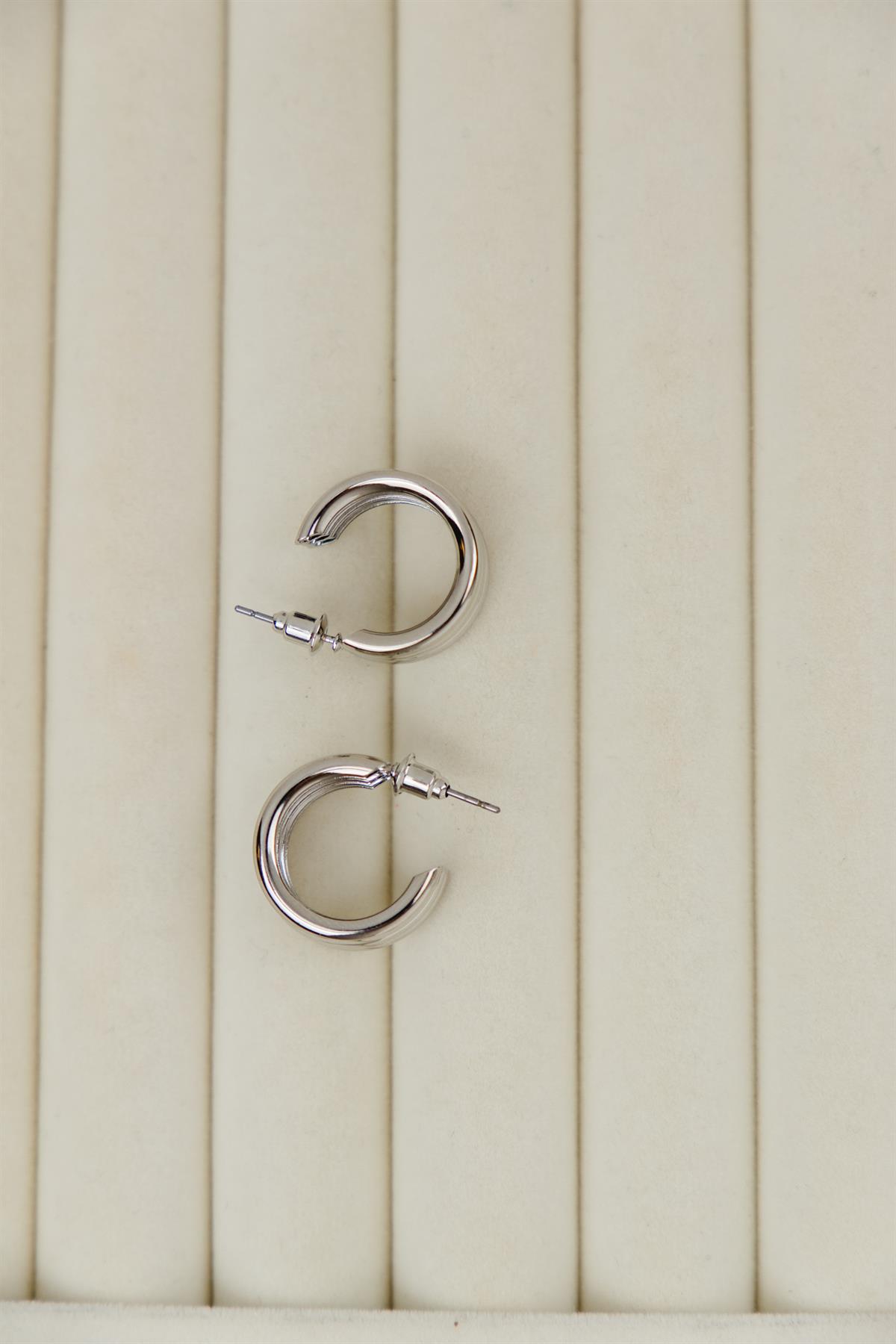 Sıralı Yarım Halka Gümüş Küpe