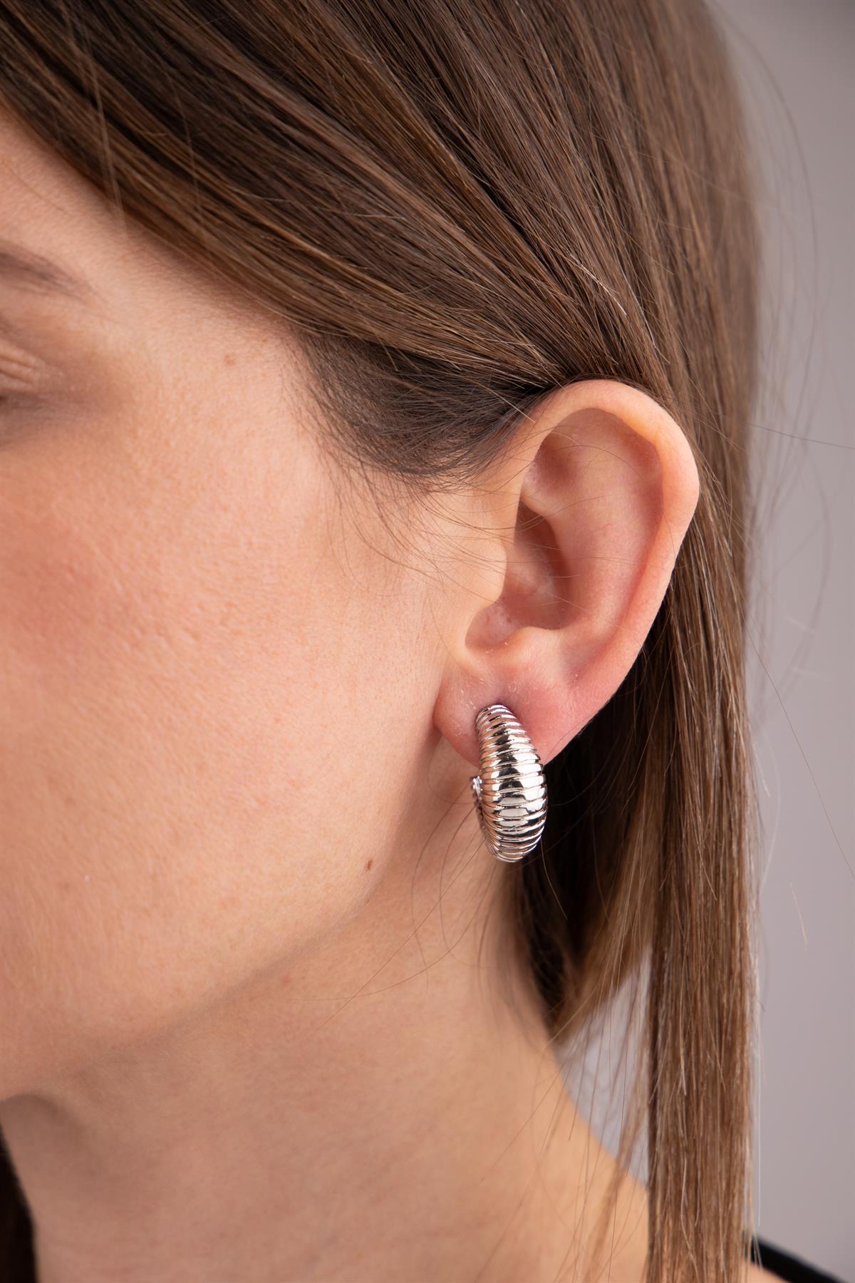 Tırtıklı Gümüş Yarım Halka Küpe