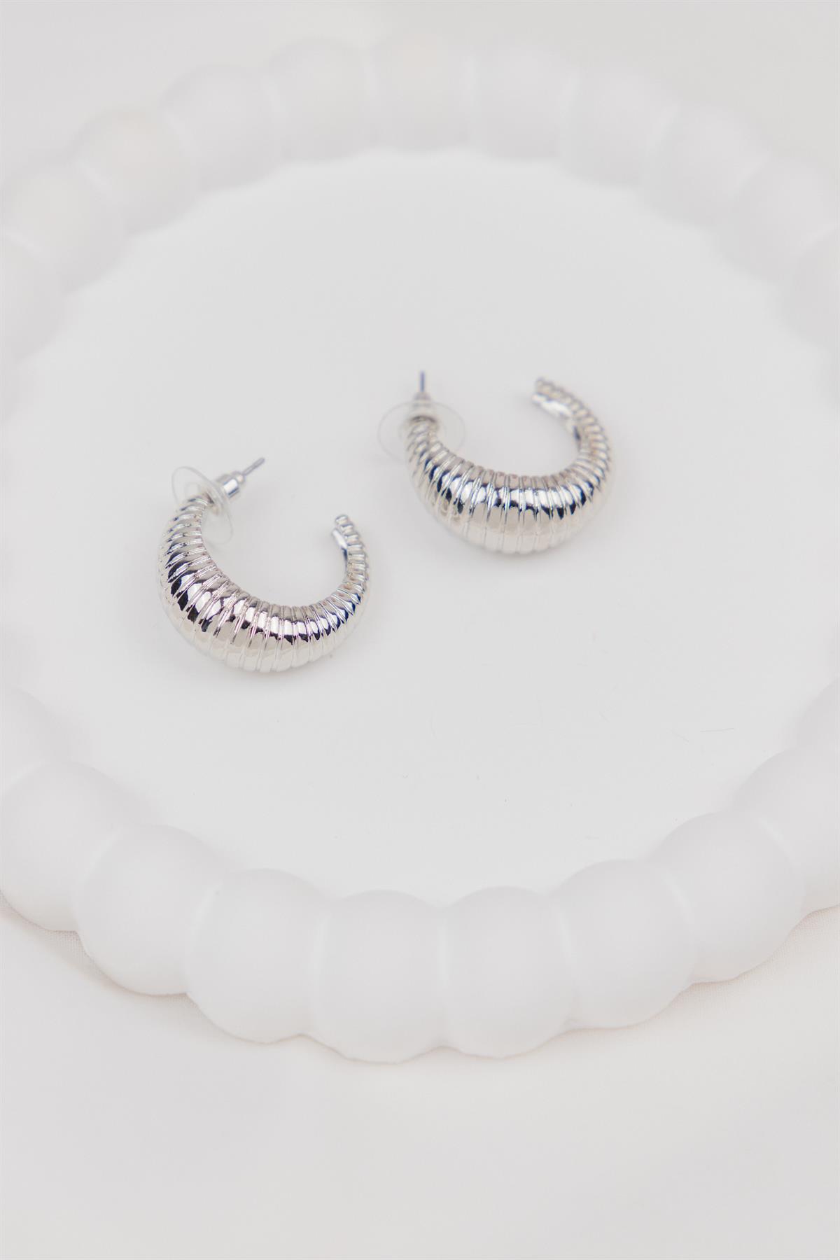 Tırtıklı Gümüş Yarım Halka Küpe