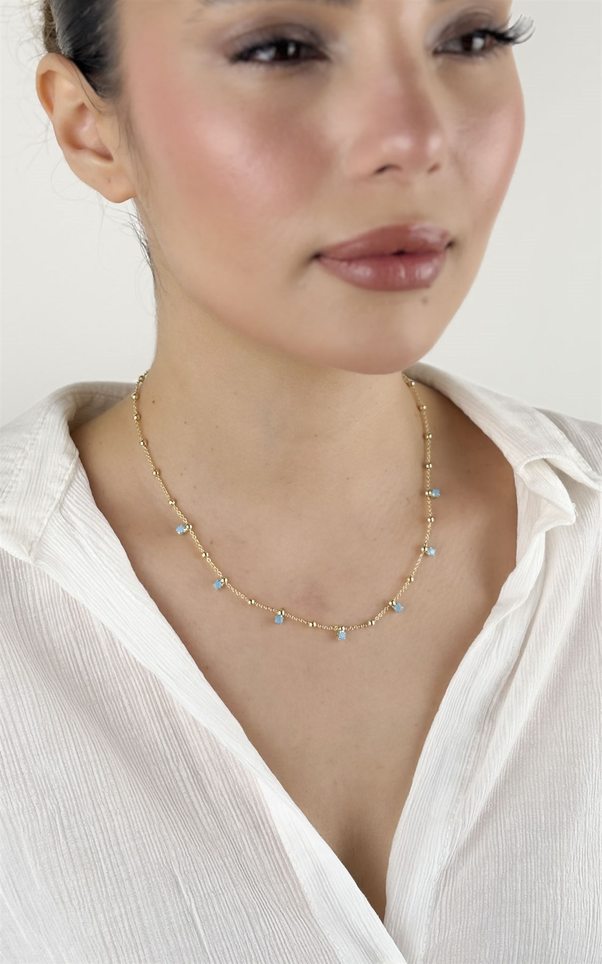 Topçuk ve Mavi Taş Sıralı Kolye