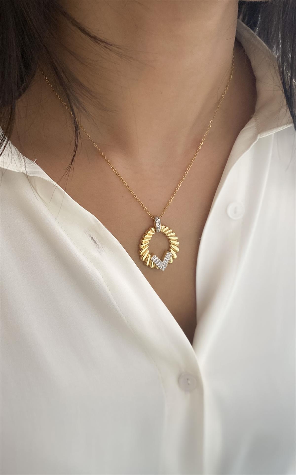 V Detay Zirkon Taşlı Gold Çelik Kolye