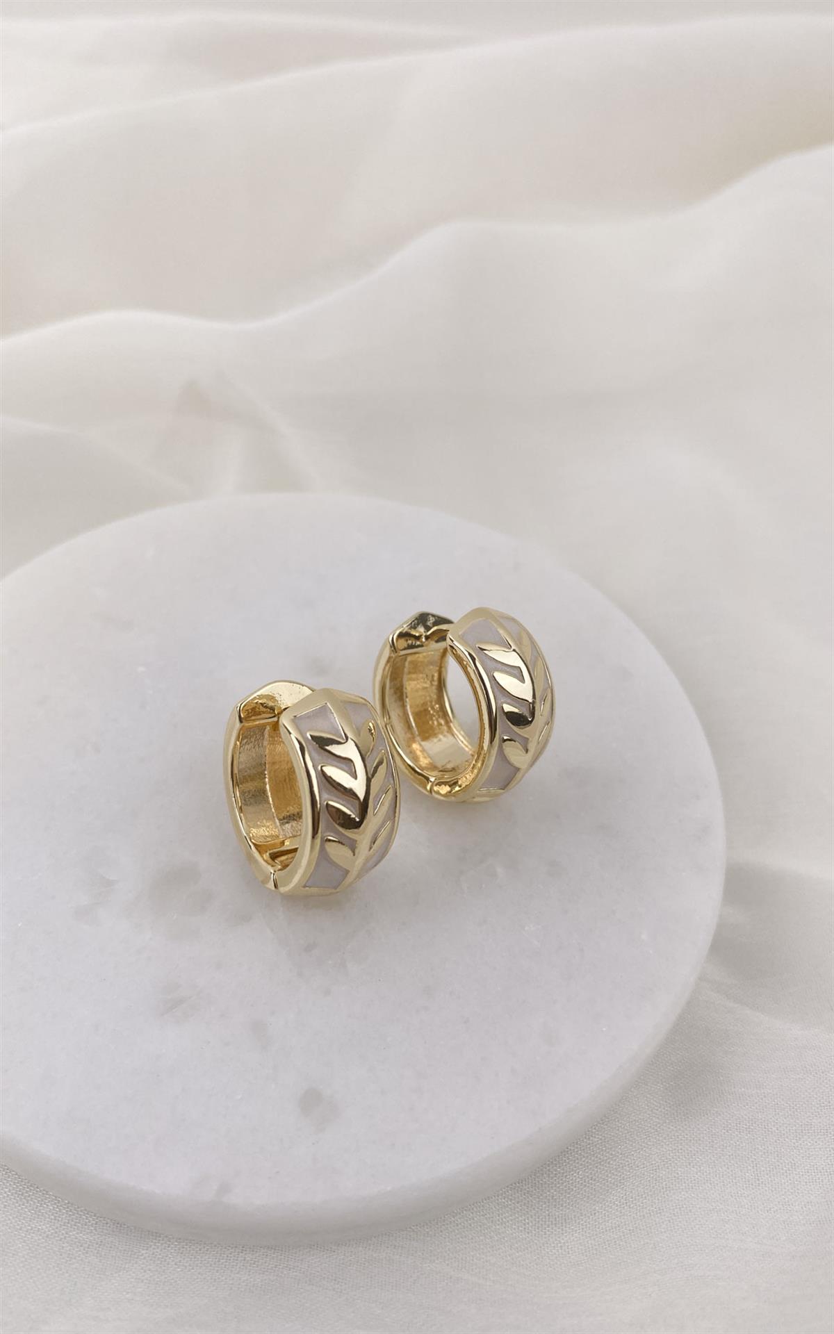 Yaprak Desenli Beyaz Gold Halka Küpe