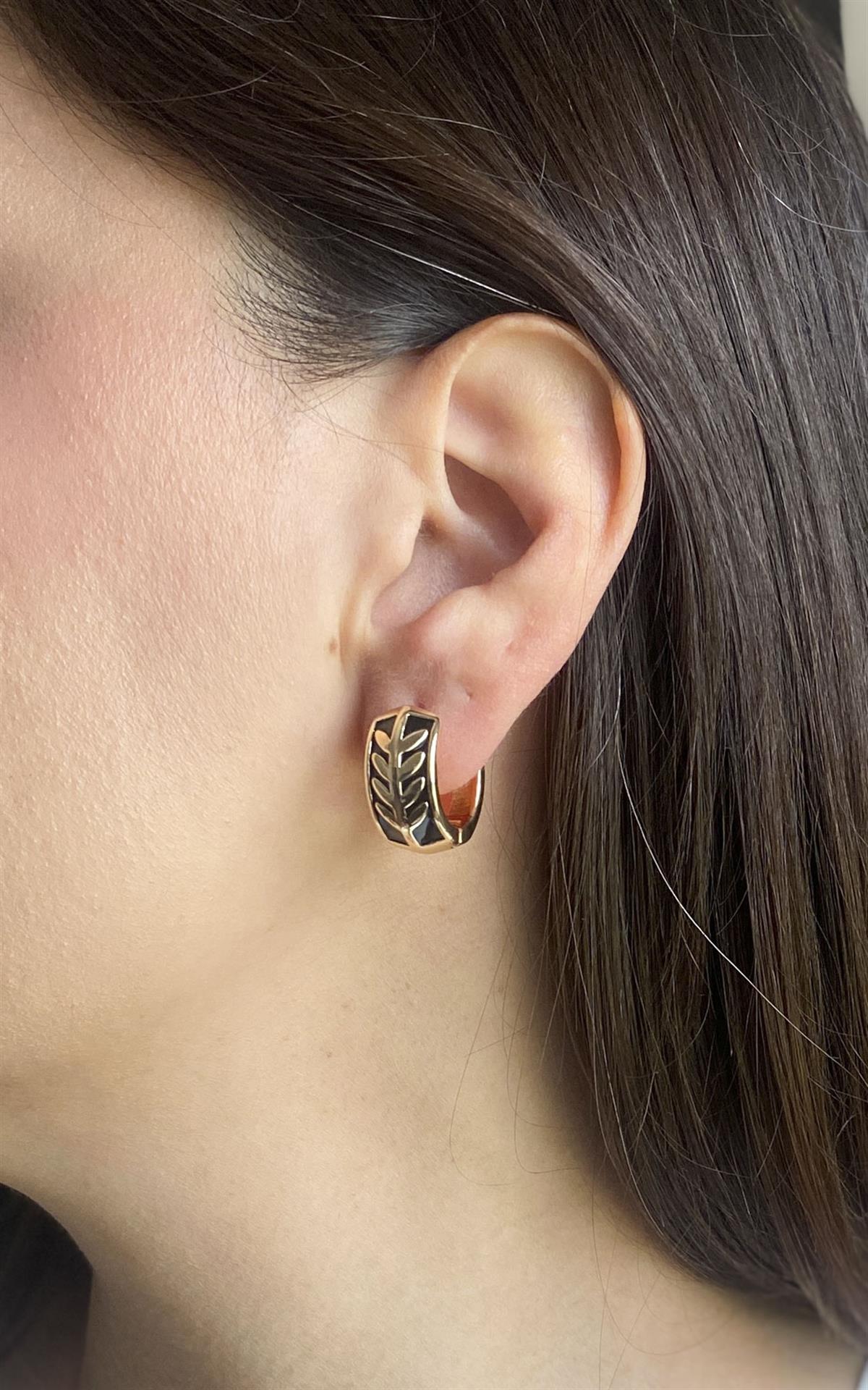 Yaprak Desenli Siyah Gold Halka Küpe