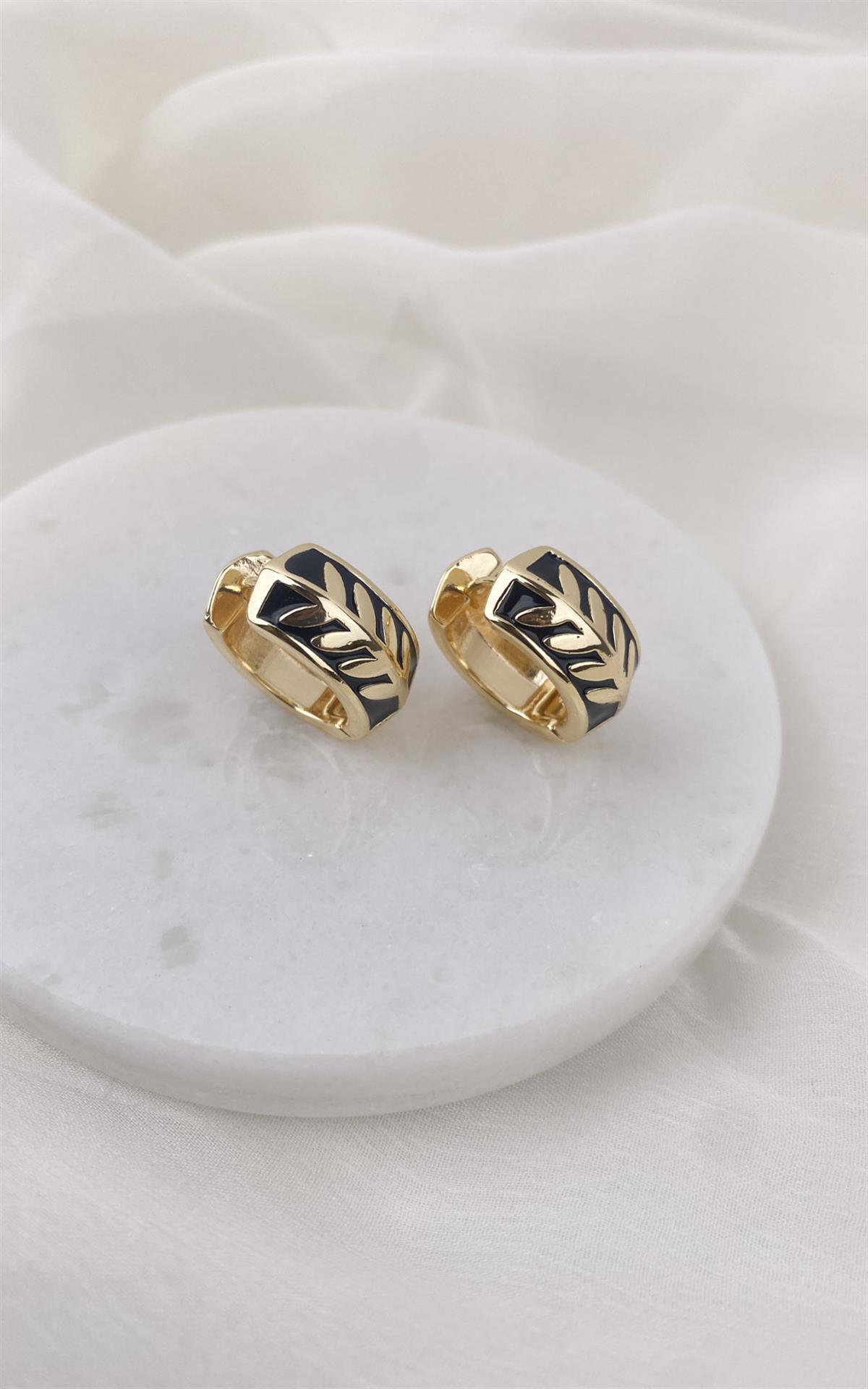 Yaprak Desenli Siyah Gold Halka Küpe