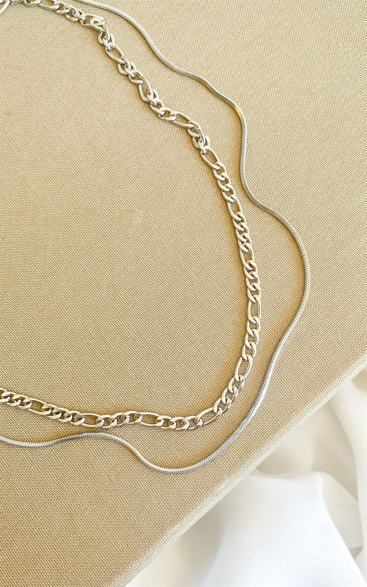 Yassı ve Yılan Zincirli Çift Sıra Gümüş Çelik Kolye