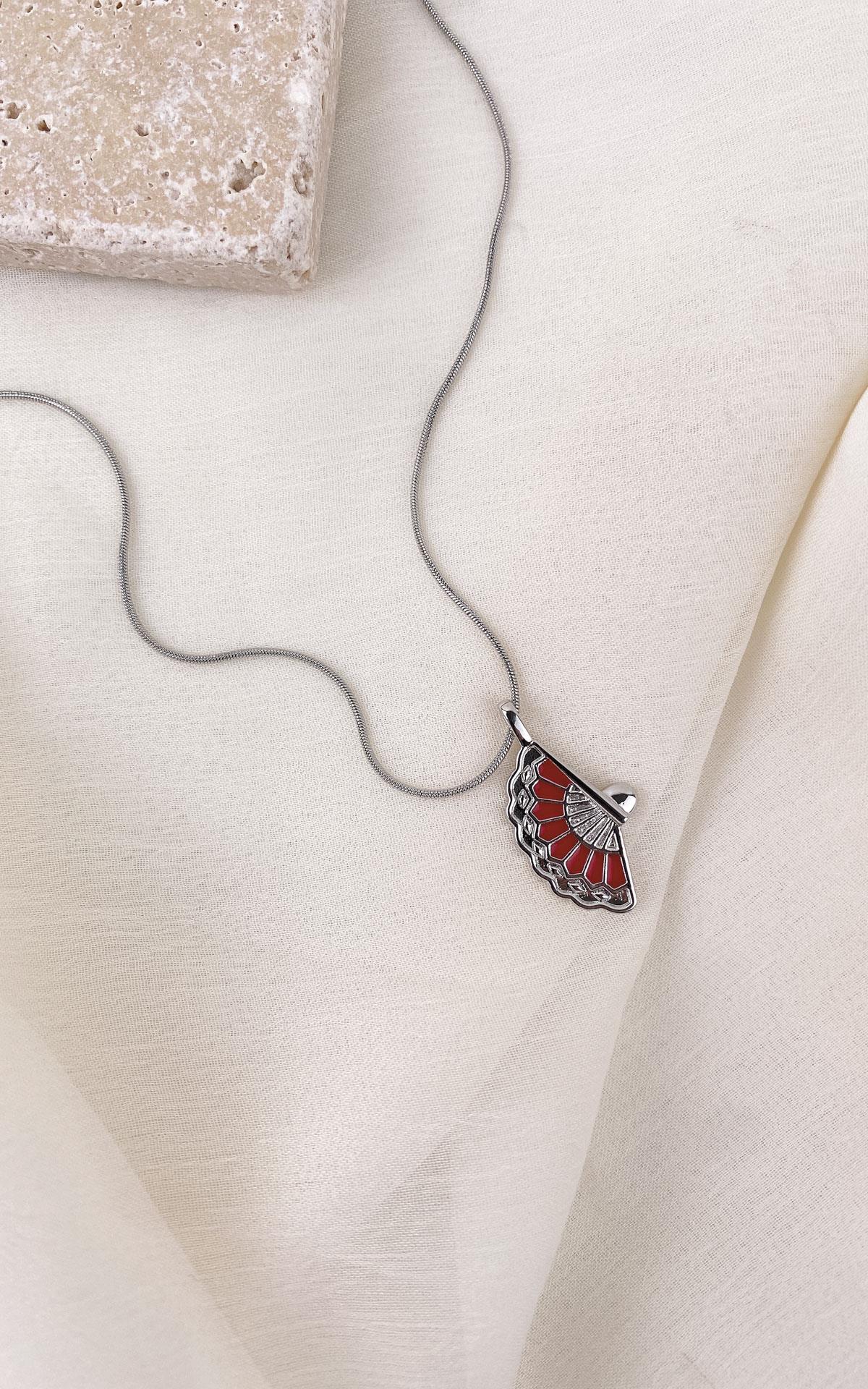 Yelpaze Figürlü Kırmızı Detaylı Gümüş Çelik Kolye