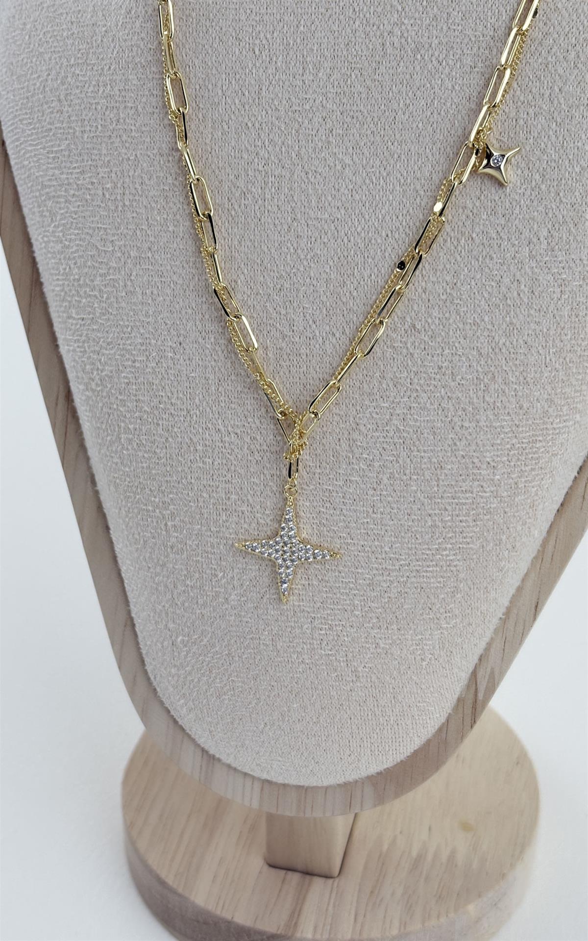 Yıldız Figürlü Taşlı Kolye