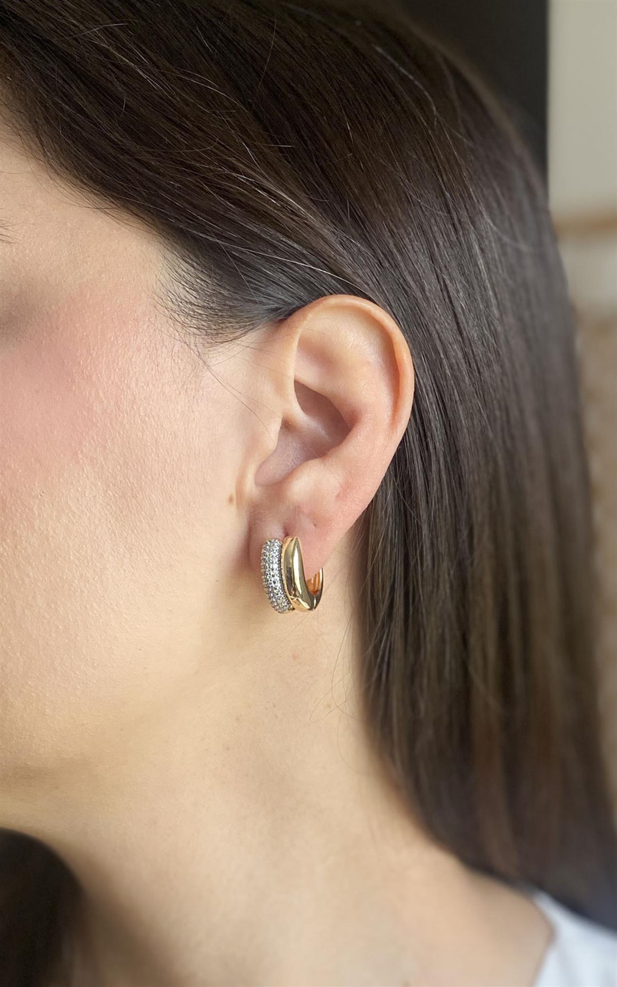 Zirkon Taşlı Çift Sıra Görünümlü Gold Gümüş Halka Küpe