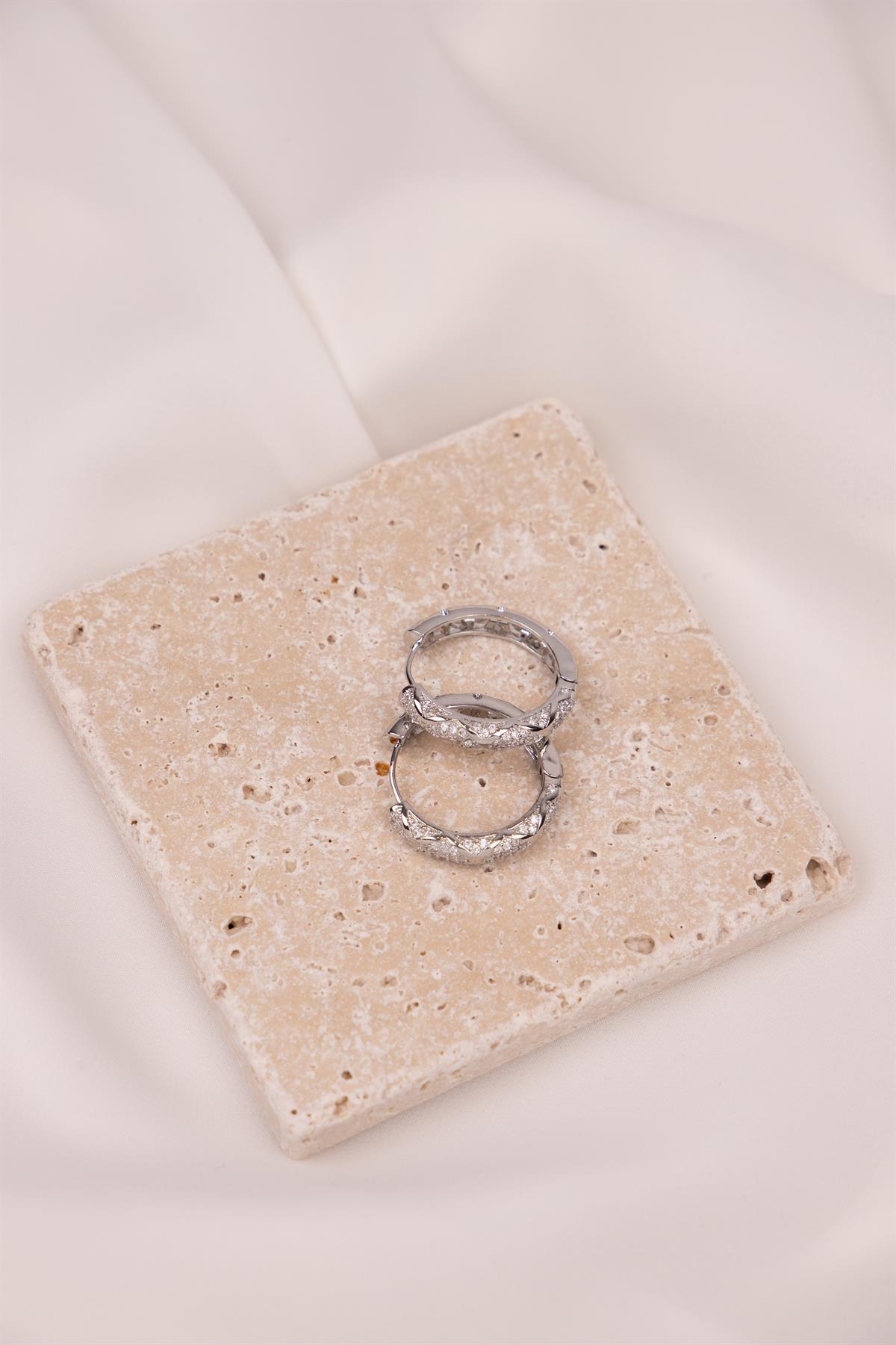 Zirkon Taşlı Gümüş Halka Küpe