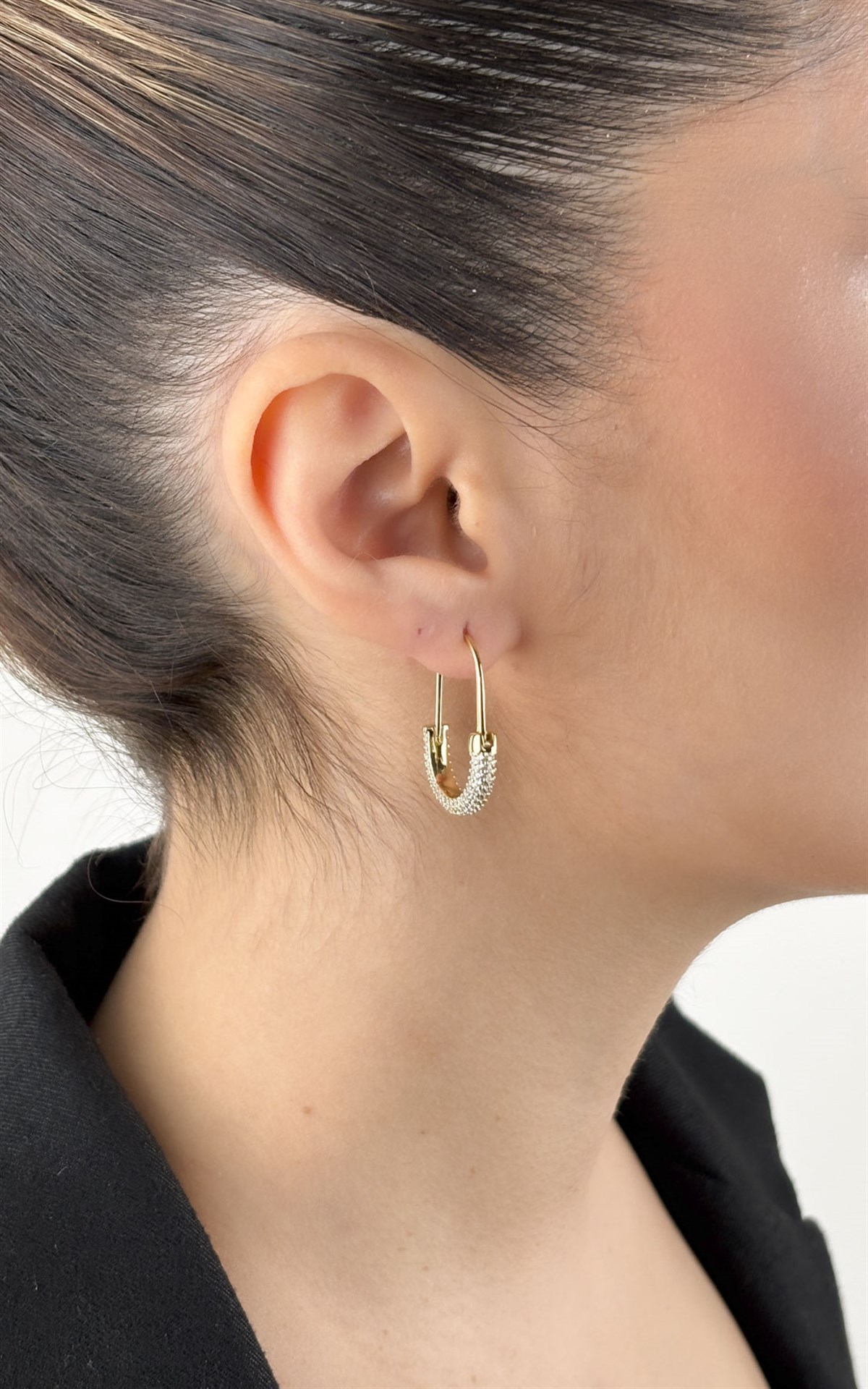 Zirkon Taşlı Oval Formlu Halka Küpe