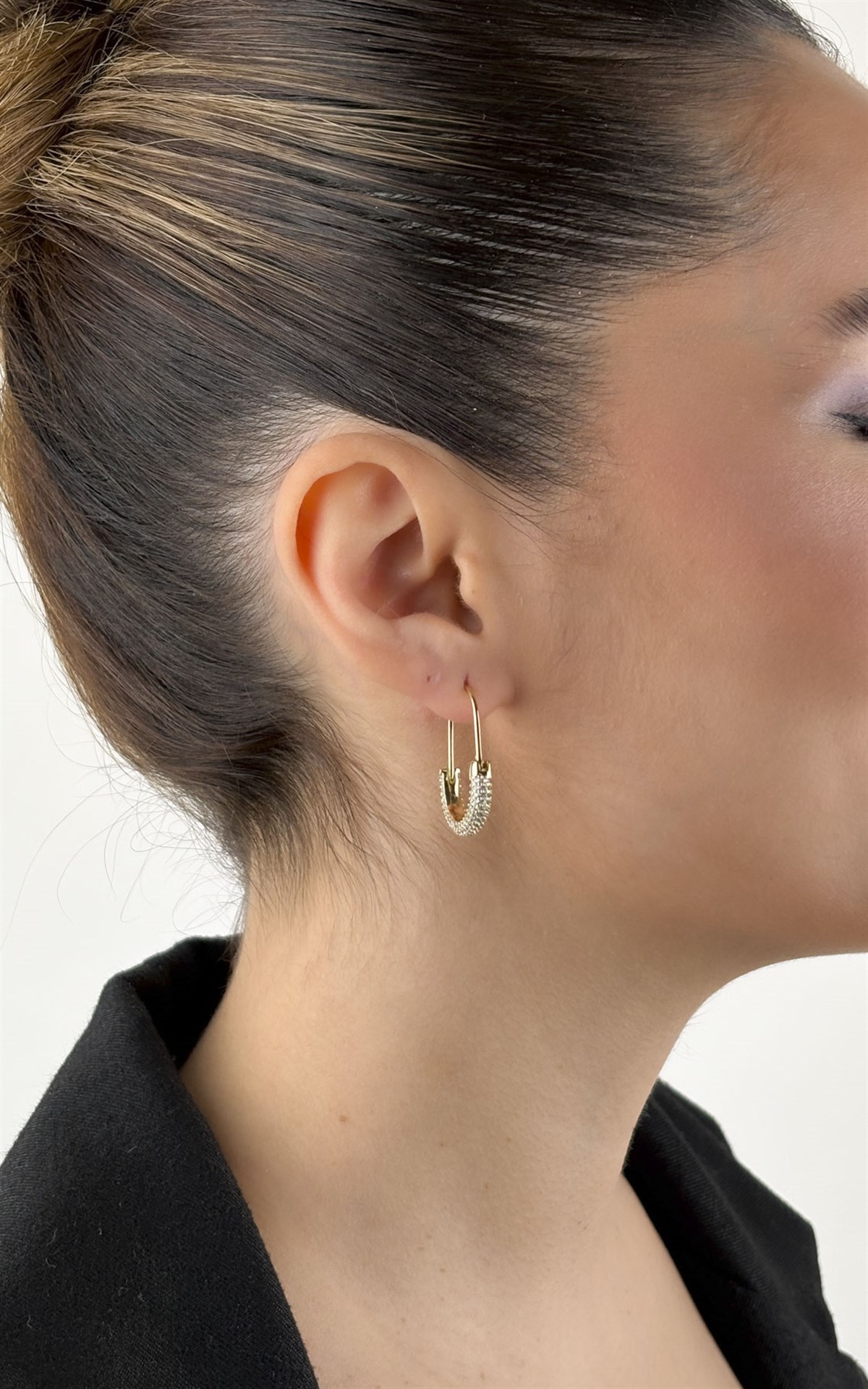 Zirkon Taşlı Oval Formlu Halka Küpe