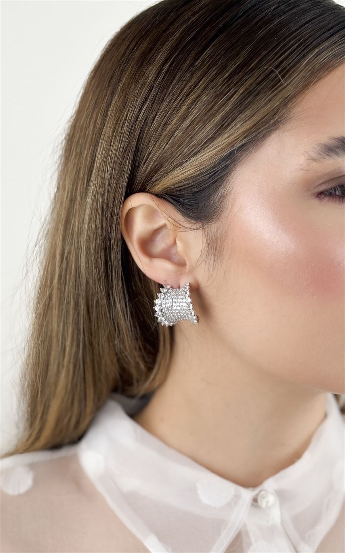 Zirkon Taşlı Yarım Halka Küpe