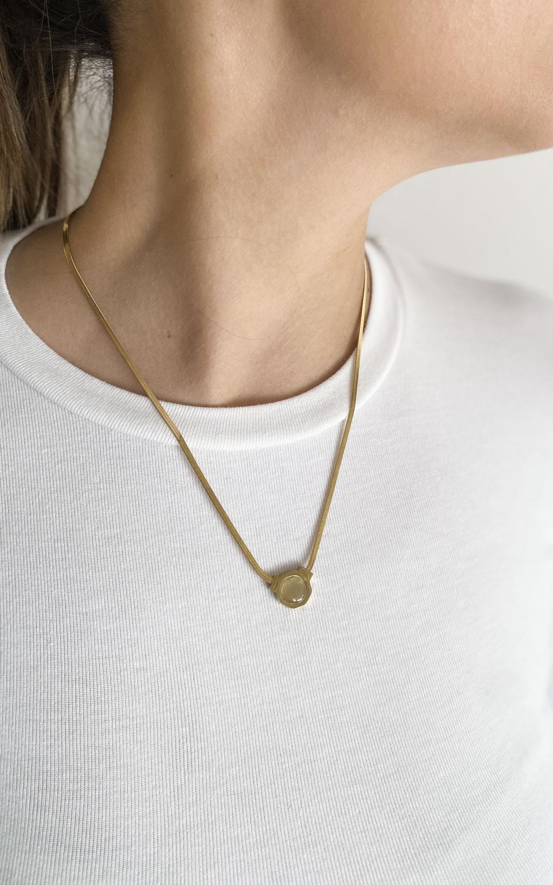 Altıgen Plaka Opal Taşlı Gold Çelik Kolye