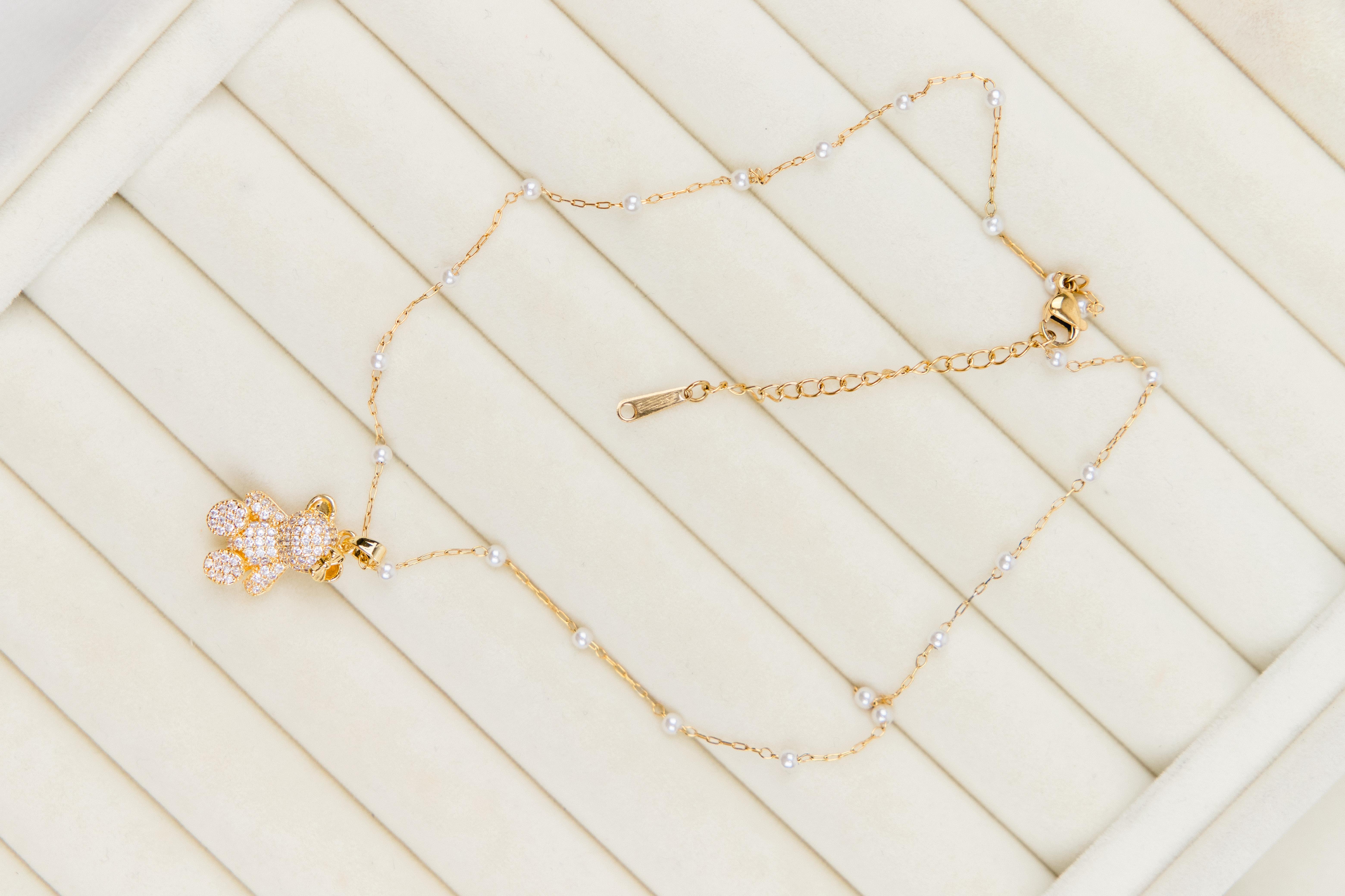 Ayıcık Figürlü Zirkon Taşlı İnci Sıralı Zincirli Gold Çelik Kolye