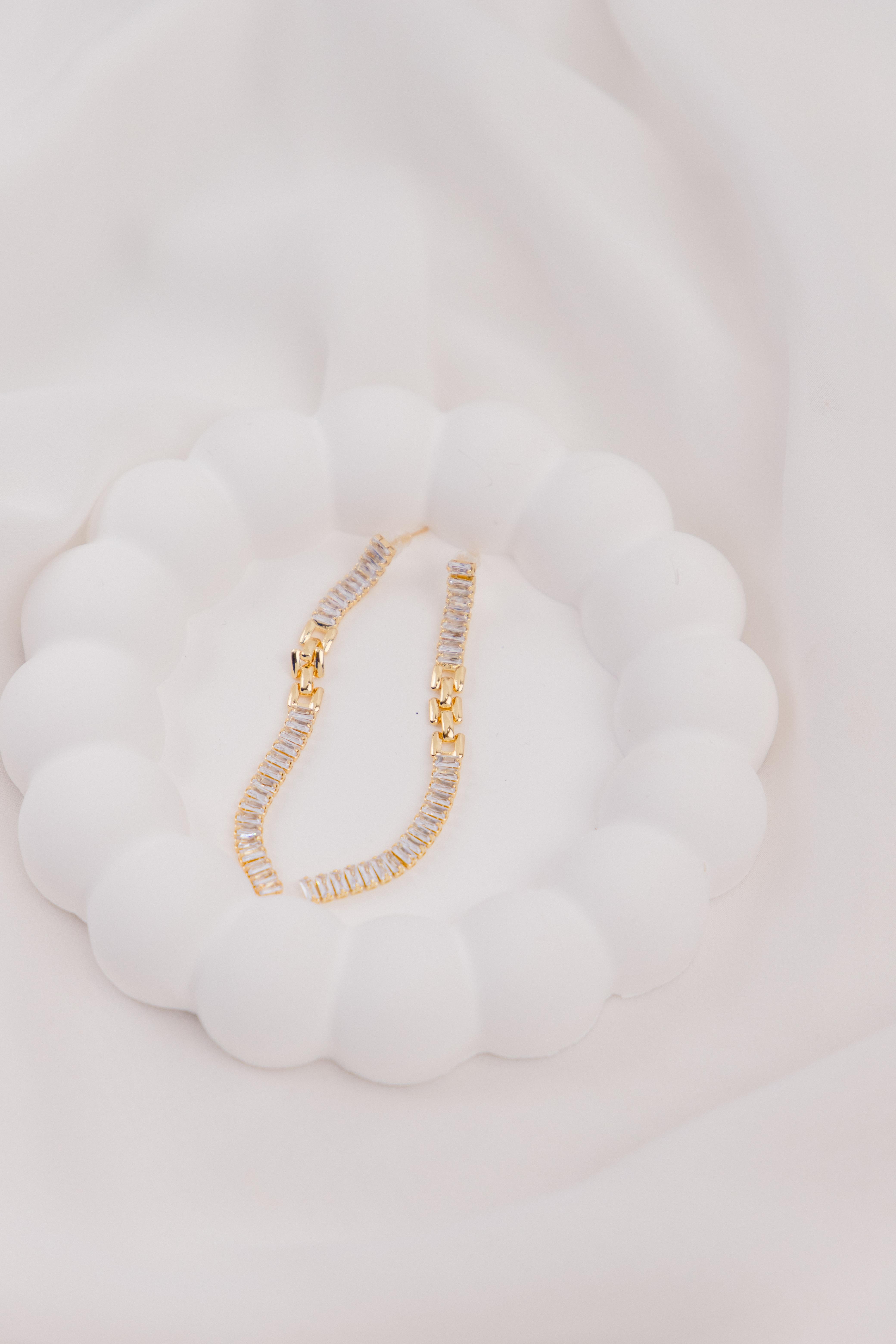 Baget Taşlı Gold Küpe