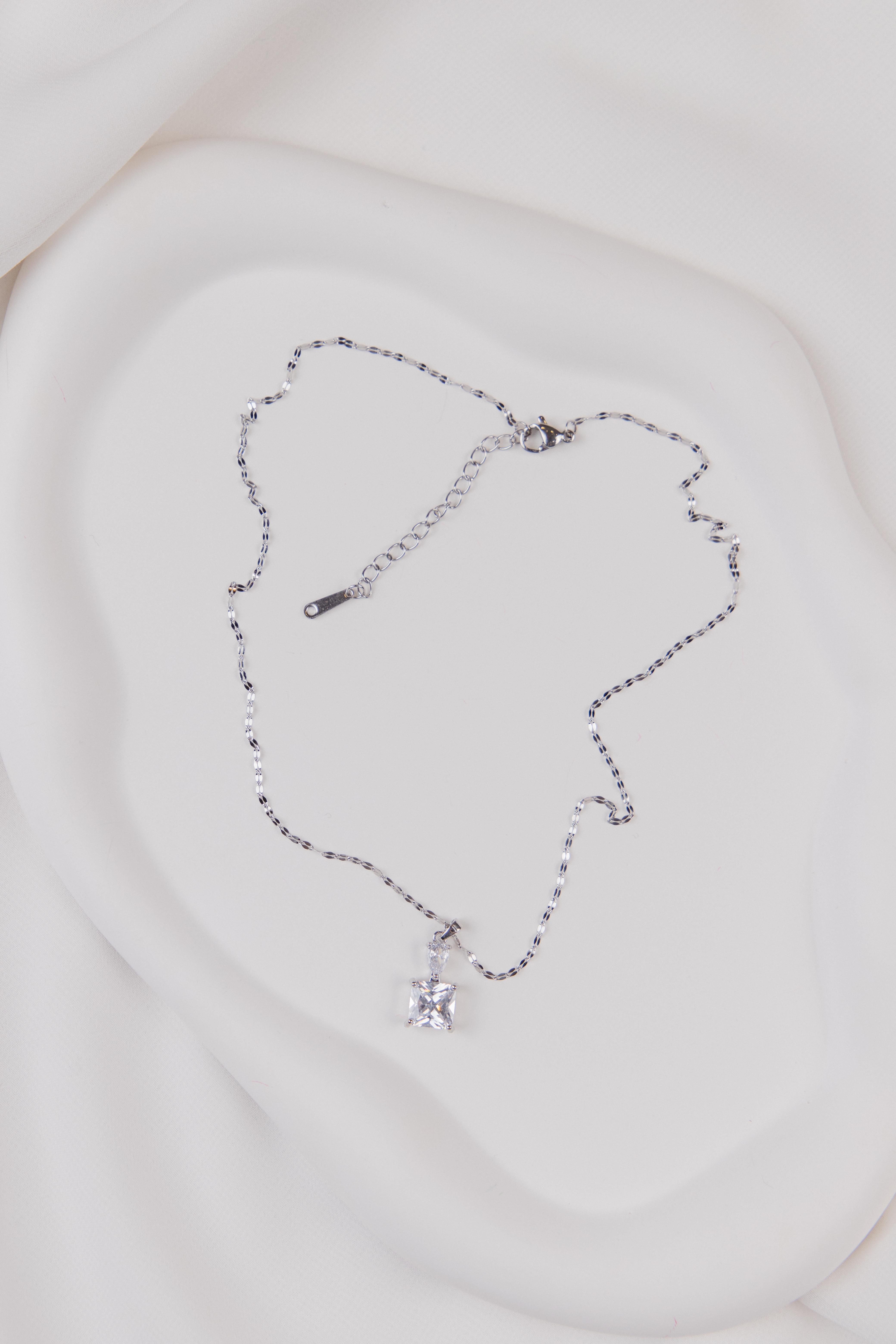 Baget Taşlı Gümüş Çelik Kolye