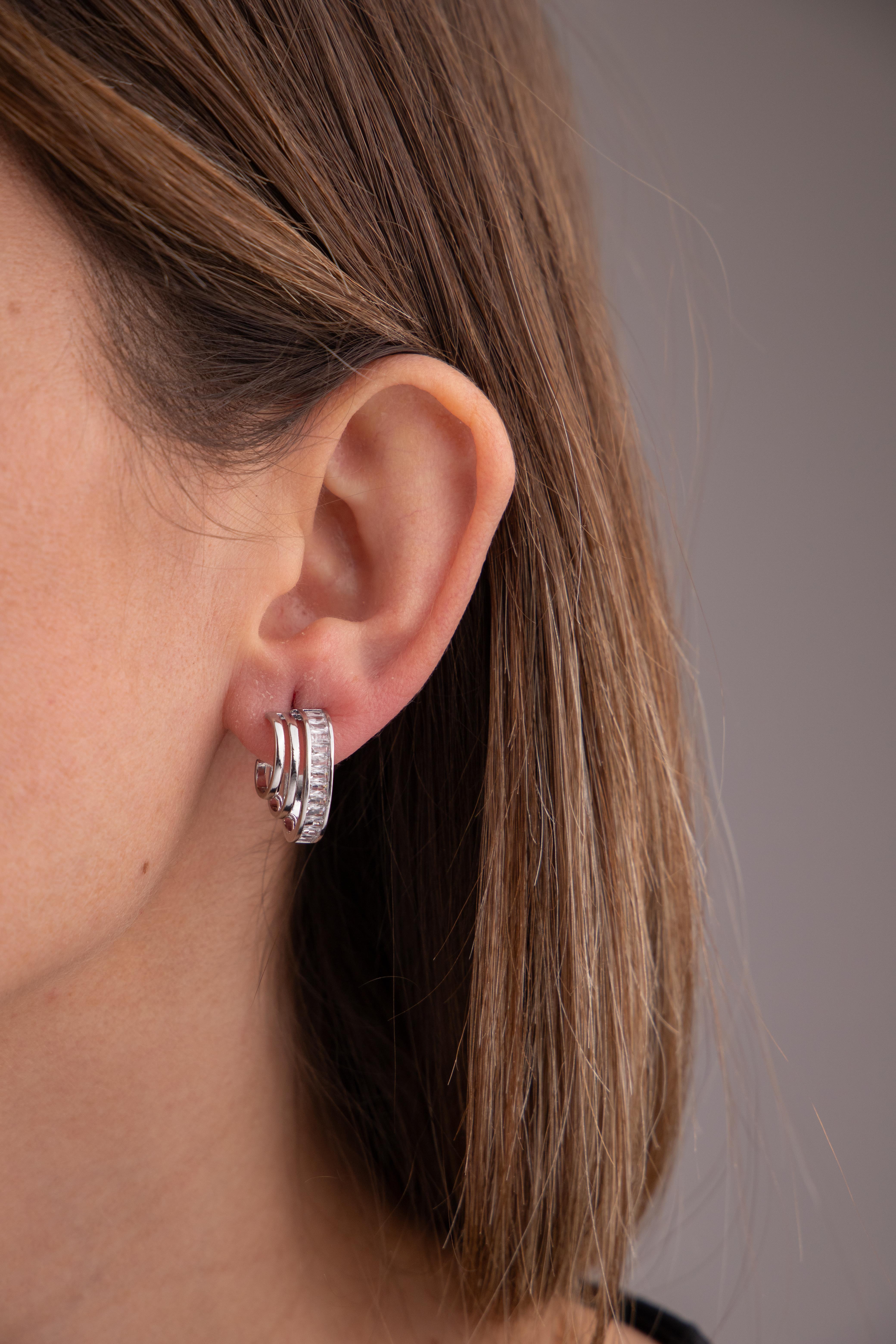 Baget Taşlı Oval Formlu Gümüş Yarım Halka Küpe