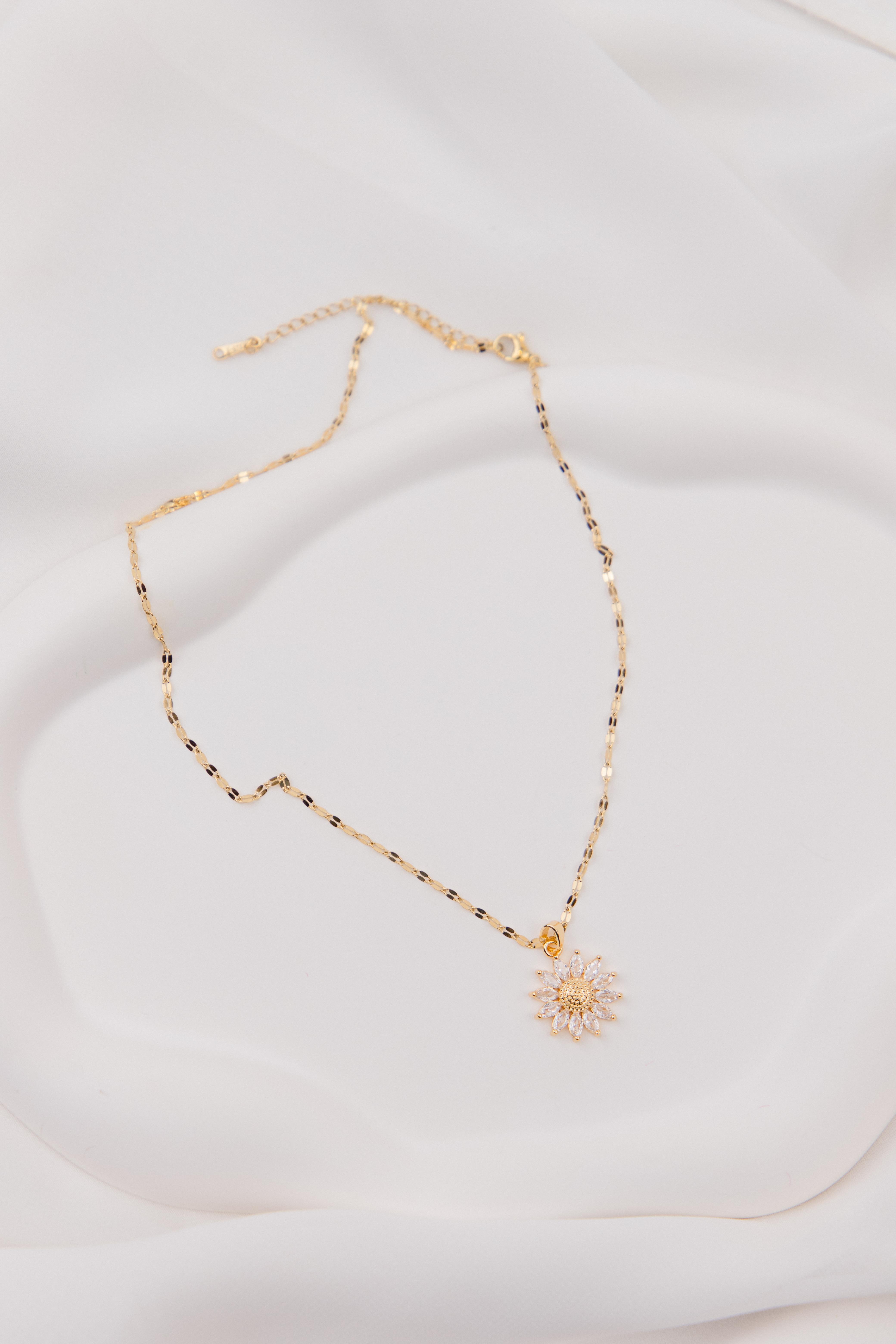 Çiçek Figürlü Gold Çelik Kolye