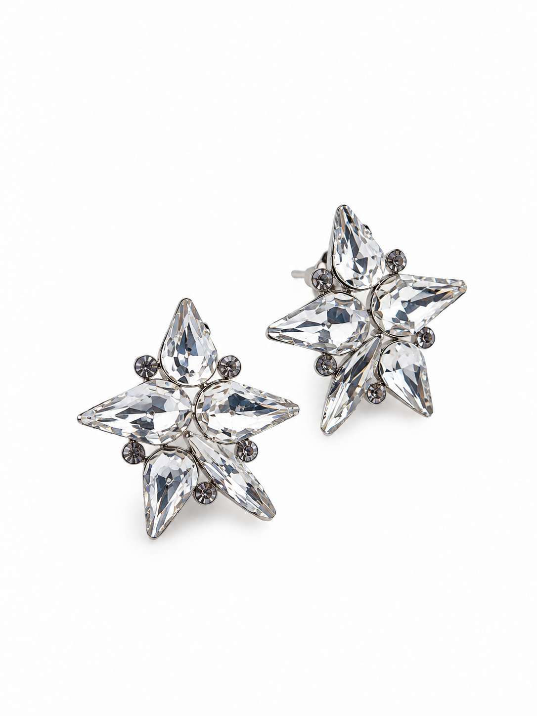Çiçek Formlu Taşlı Silver Küpe