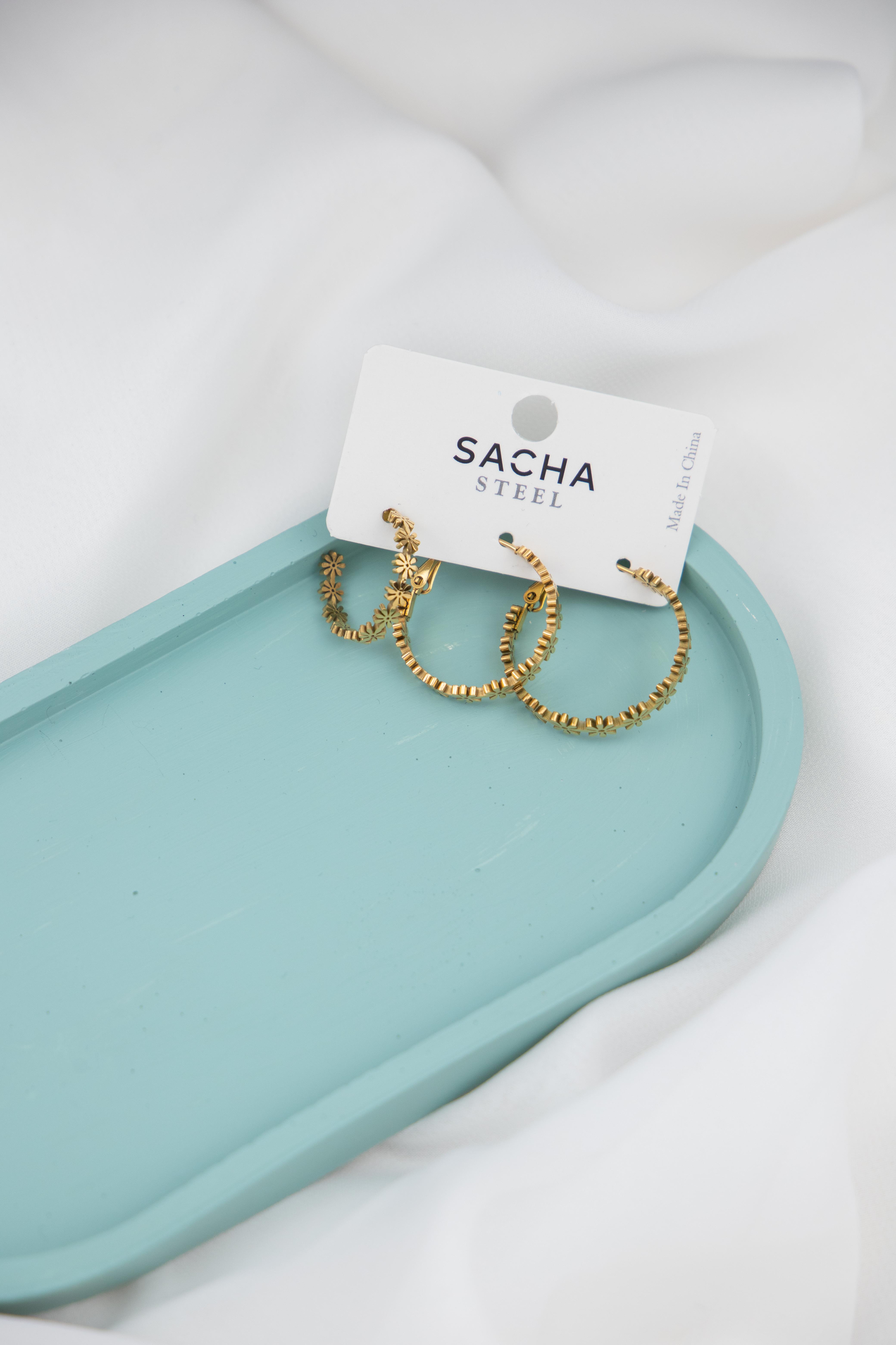 Çiçek Sıralı Gold Çelik Halka Set Küpe