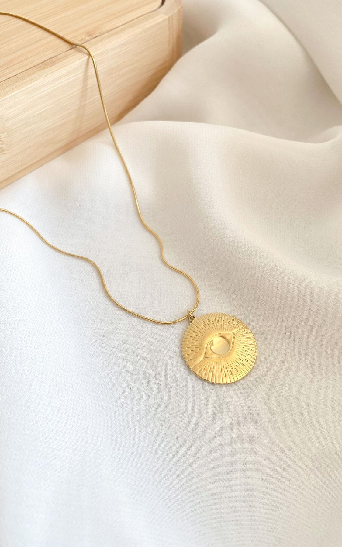 Daire Plaka Göz Desenli Gold Çelik Kolye