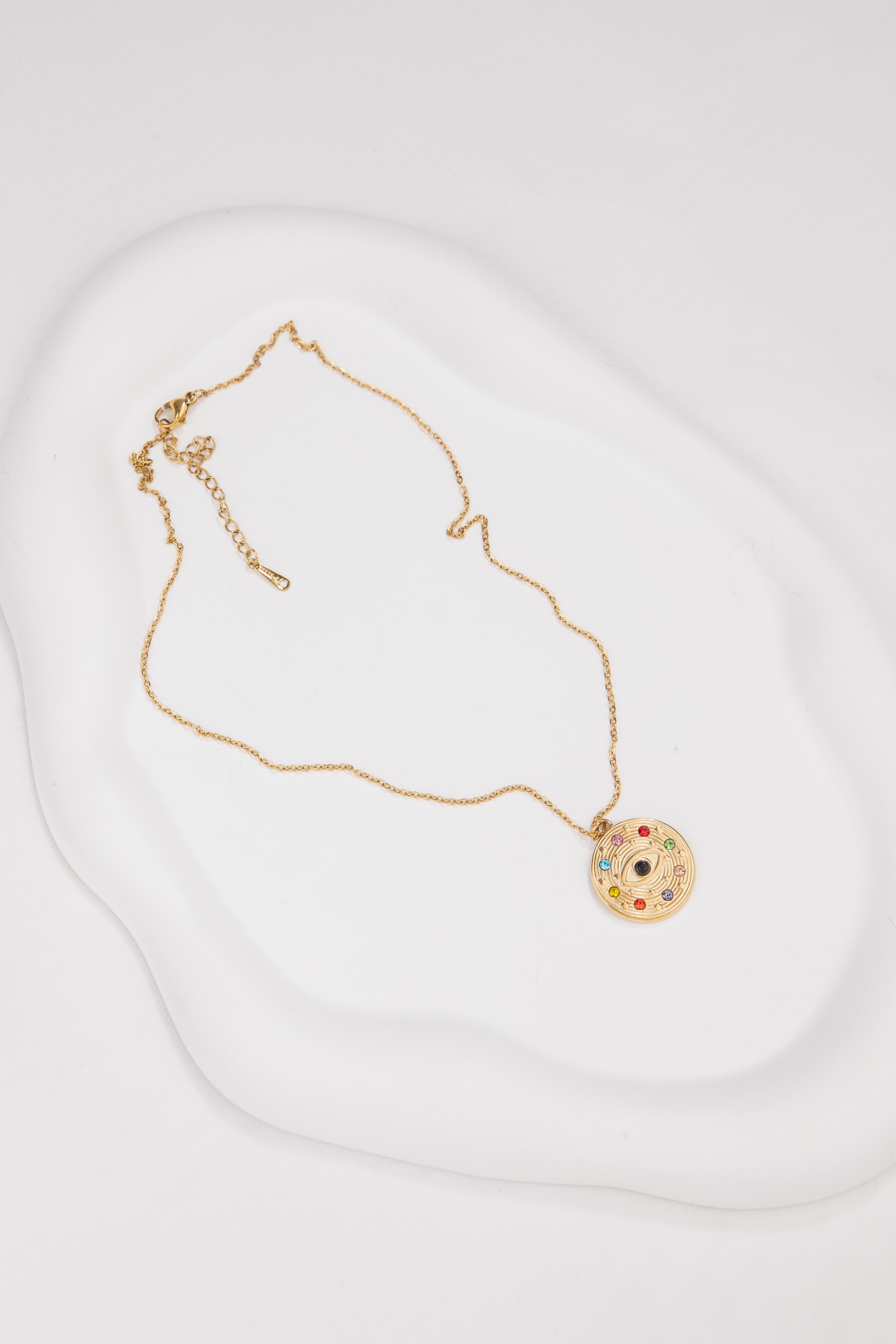 Daire Plaka Üzeri Göz Desenli Gold Çelik Kolye