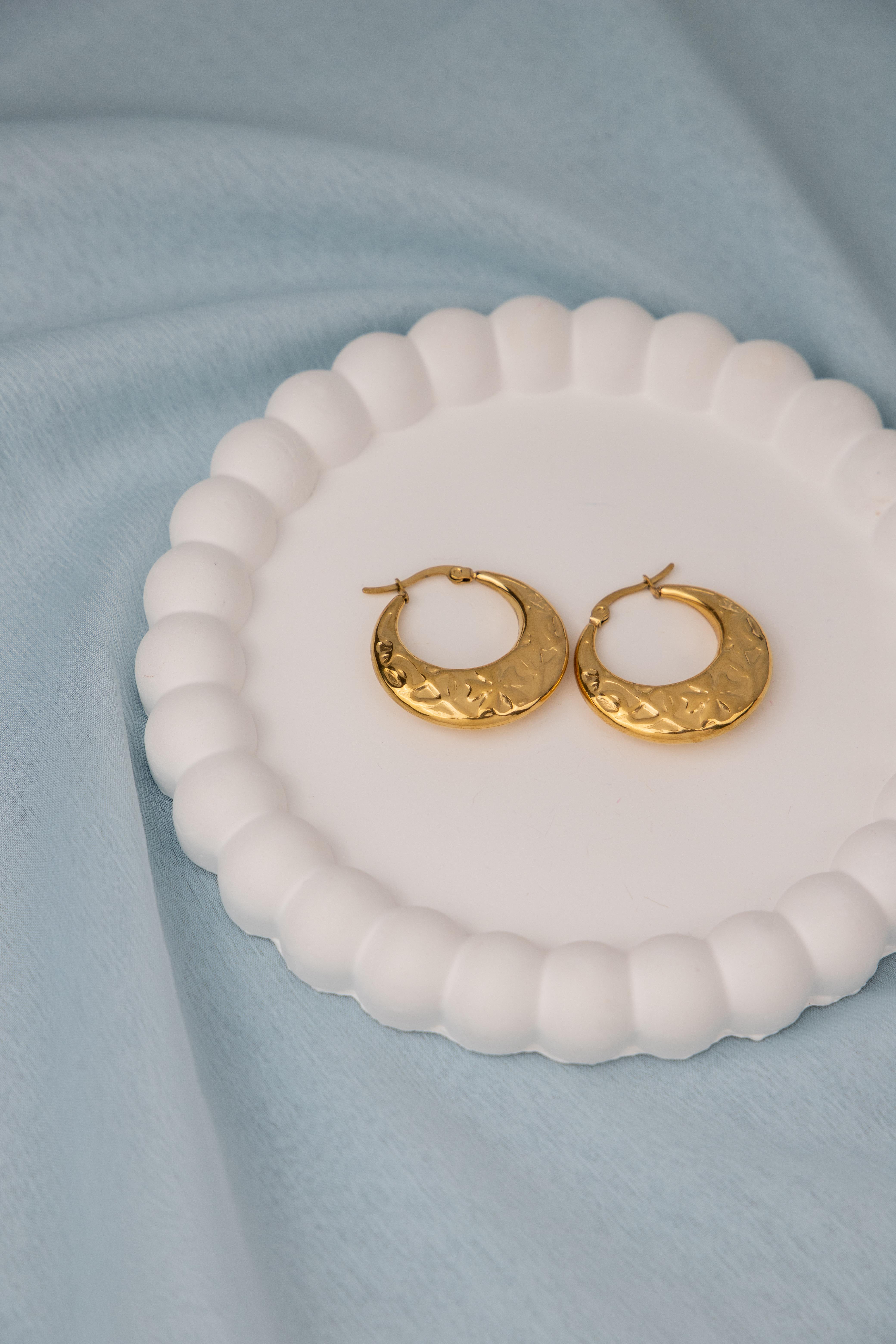 Dokulu Gold Çelik Halka Küpe