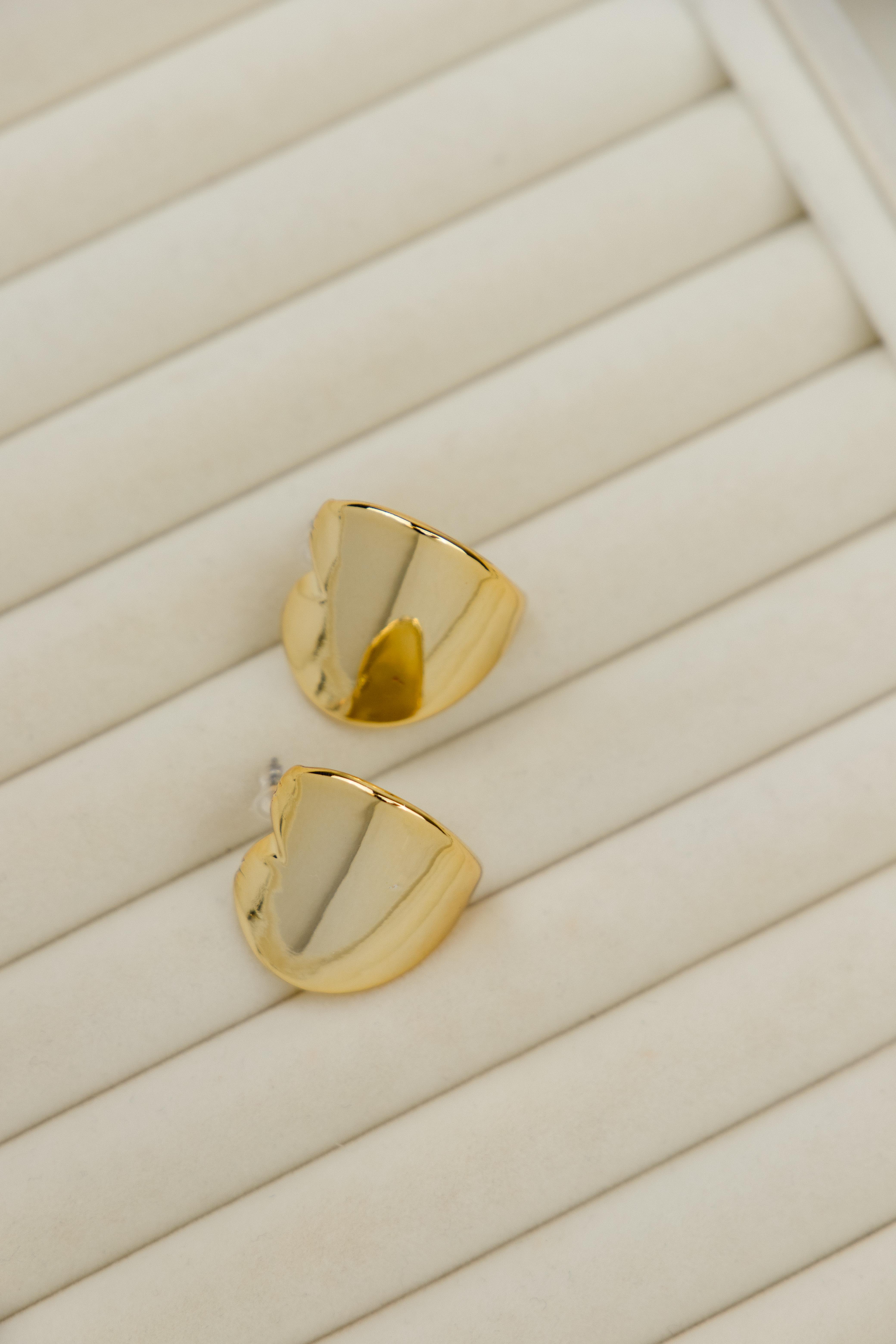 Kalp Figürlü Bombeli Gold Küpe