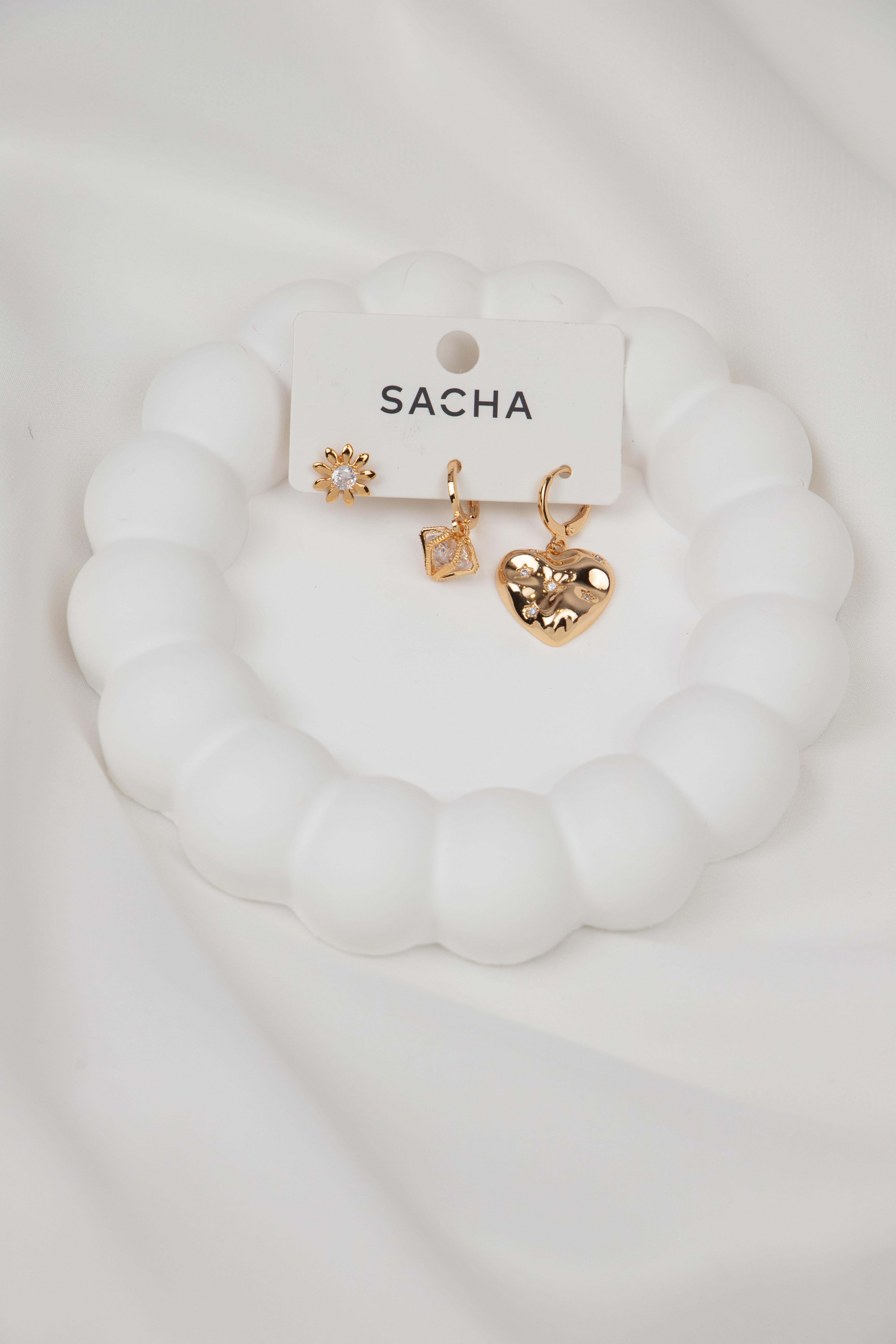 Kalp ve Çiçek Figürlü Gold Set Küpe