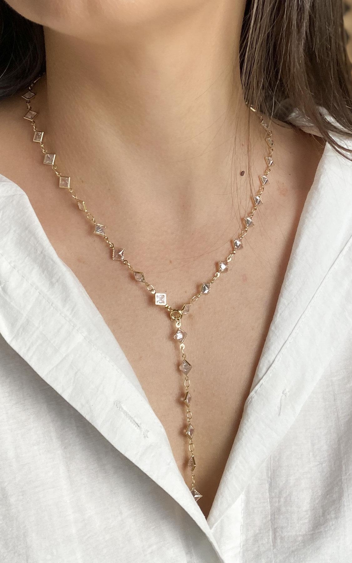 Kare Sıralı Gold Beyaz Çelik Y Kolye